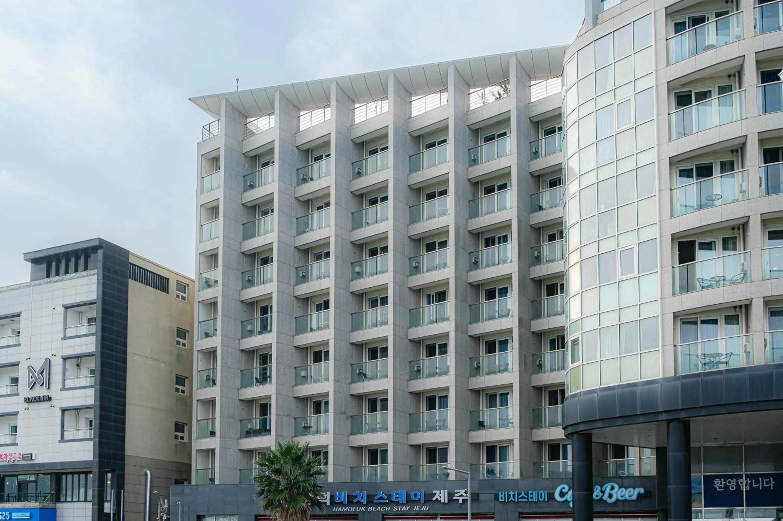 Facade/entrance in Hamdeok Beach Stay Jeju