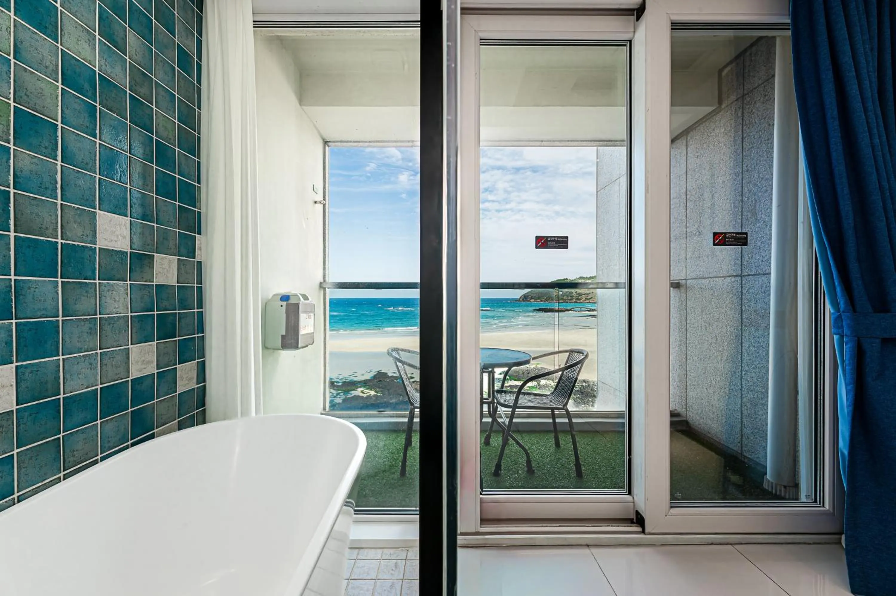 Bathroom in Hamdeok Beach Stay Jeju