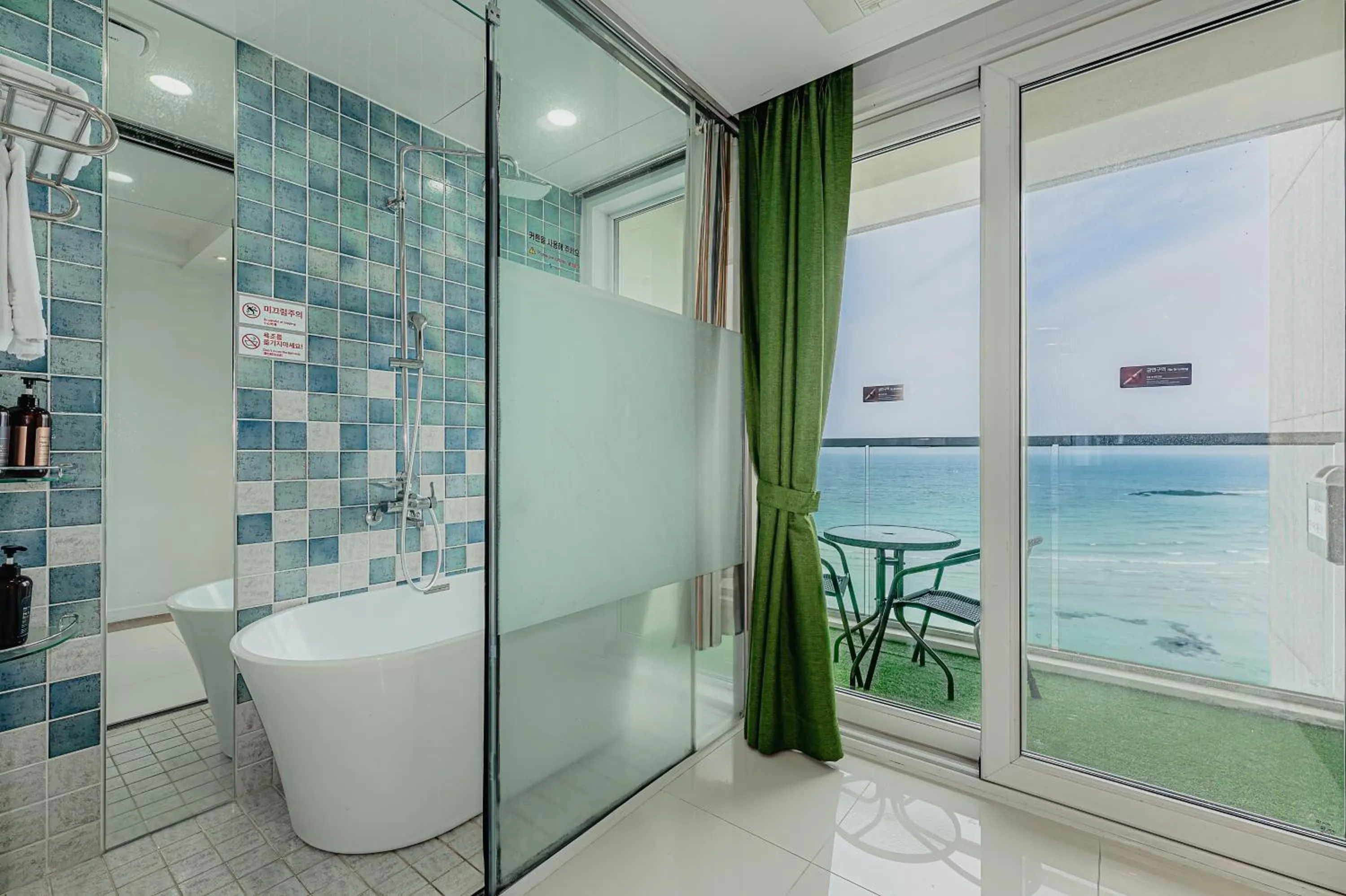 Bathroom in Hamdeok Beach Stay Jeju