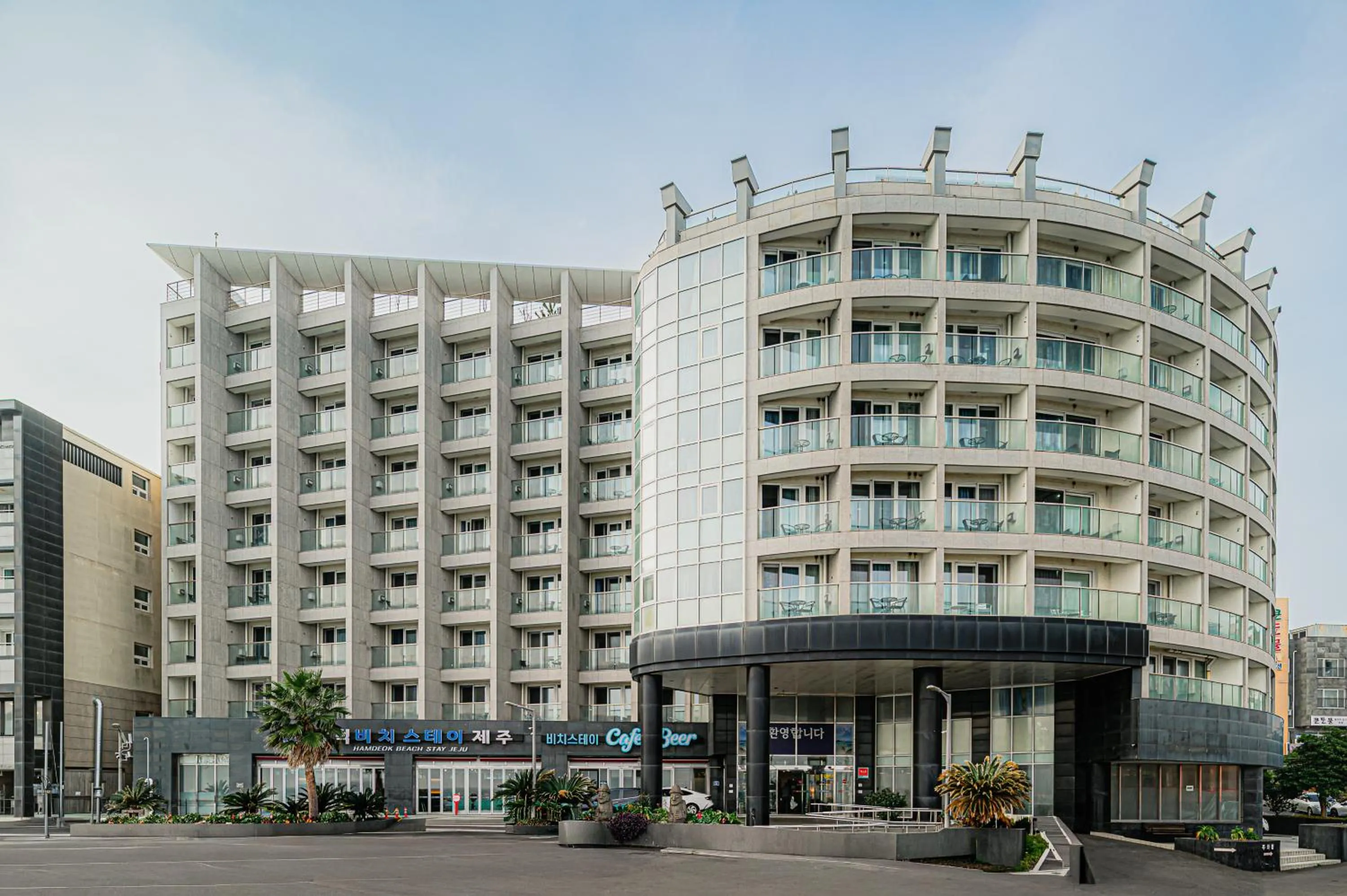Facade/entrance in Hamdeok Beach Stay Jeju