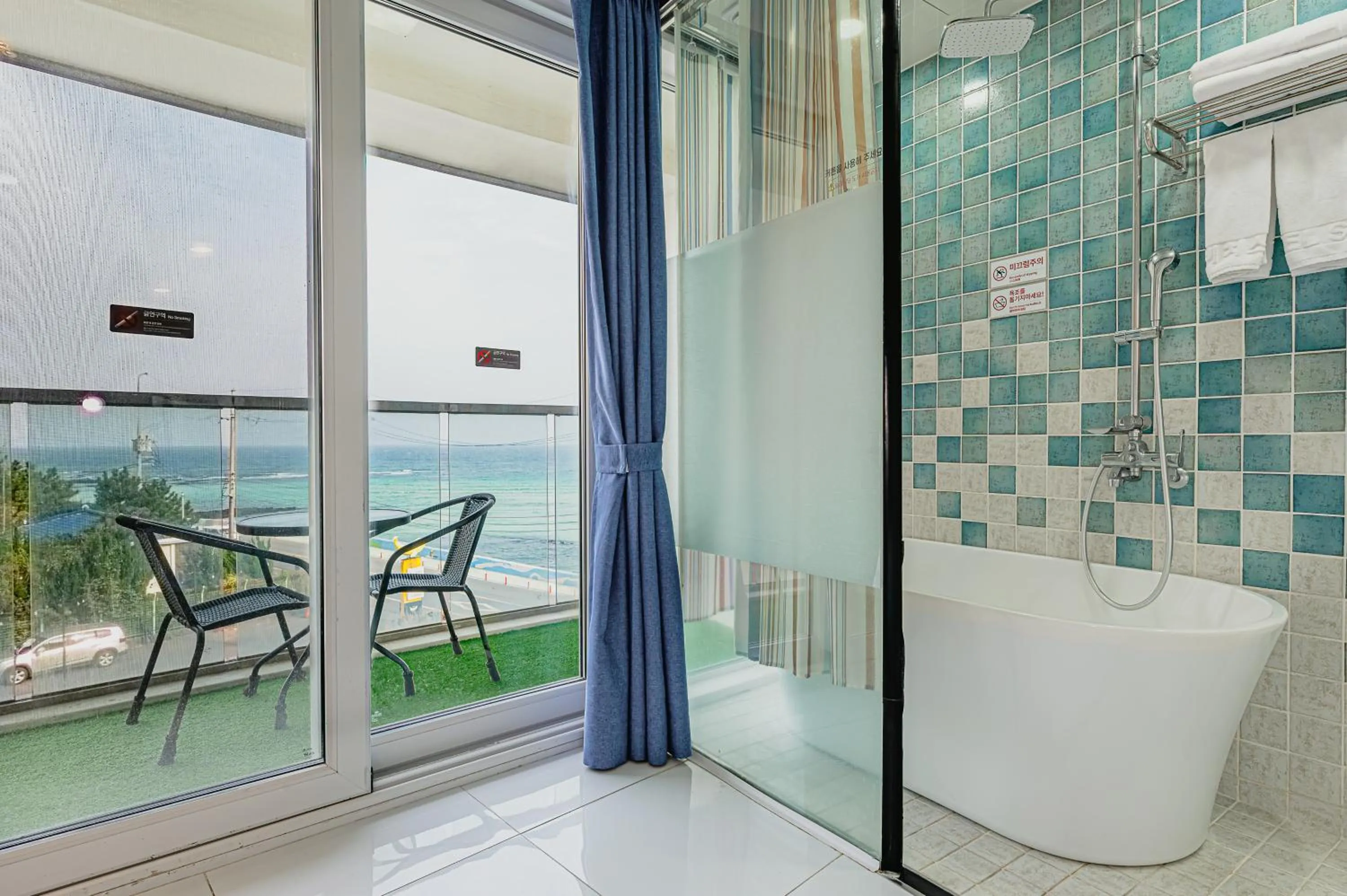 Bathroom in Hamdeok Beach Stay Jeju