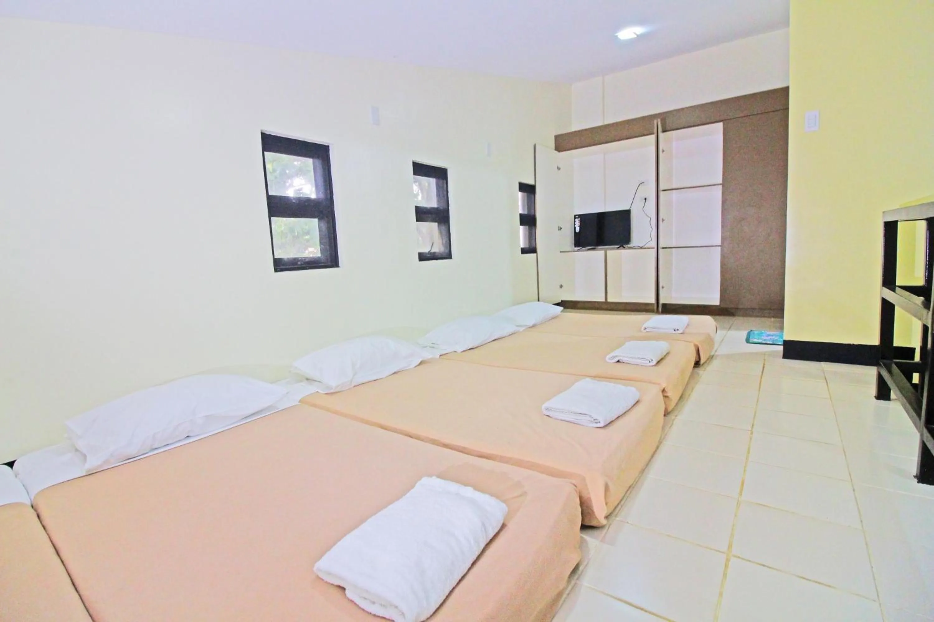 Bed in Caliraya Resort Club