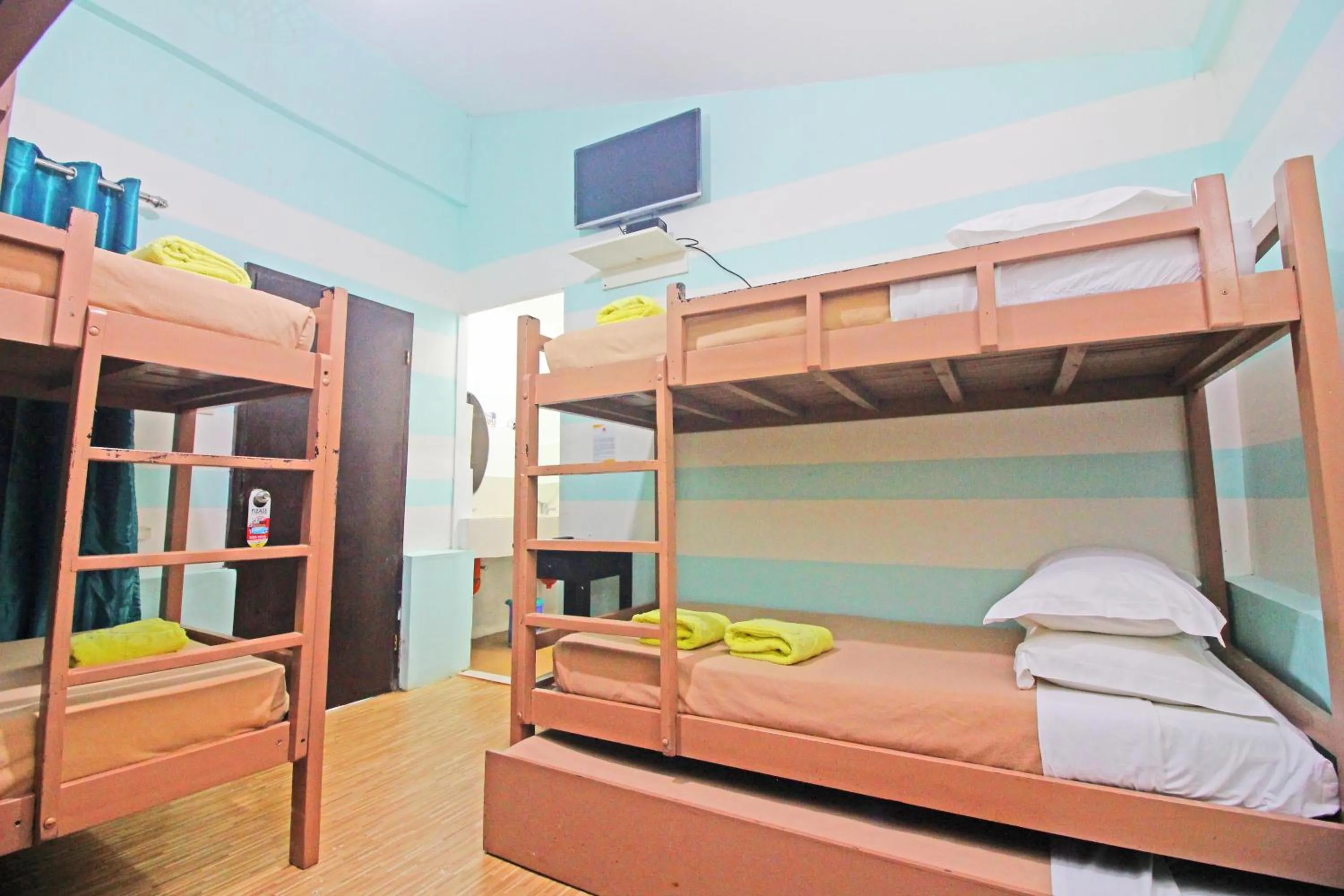 Photo of the whole room, Bed in Caliraya Resort Club