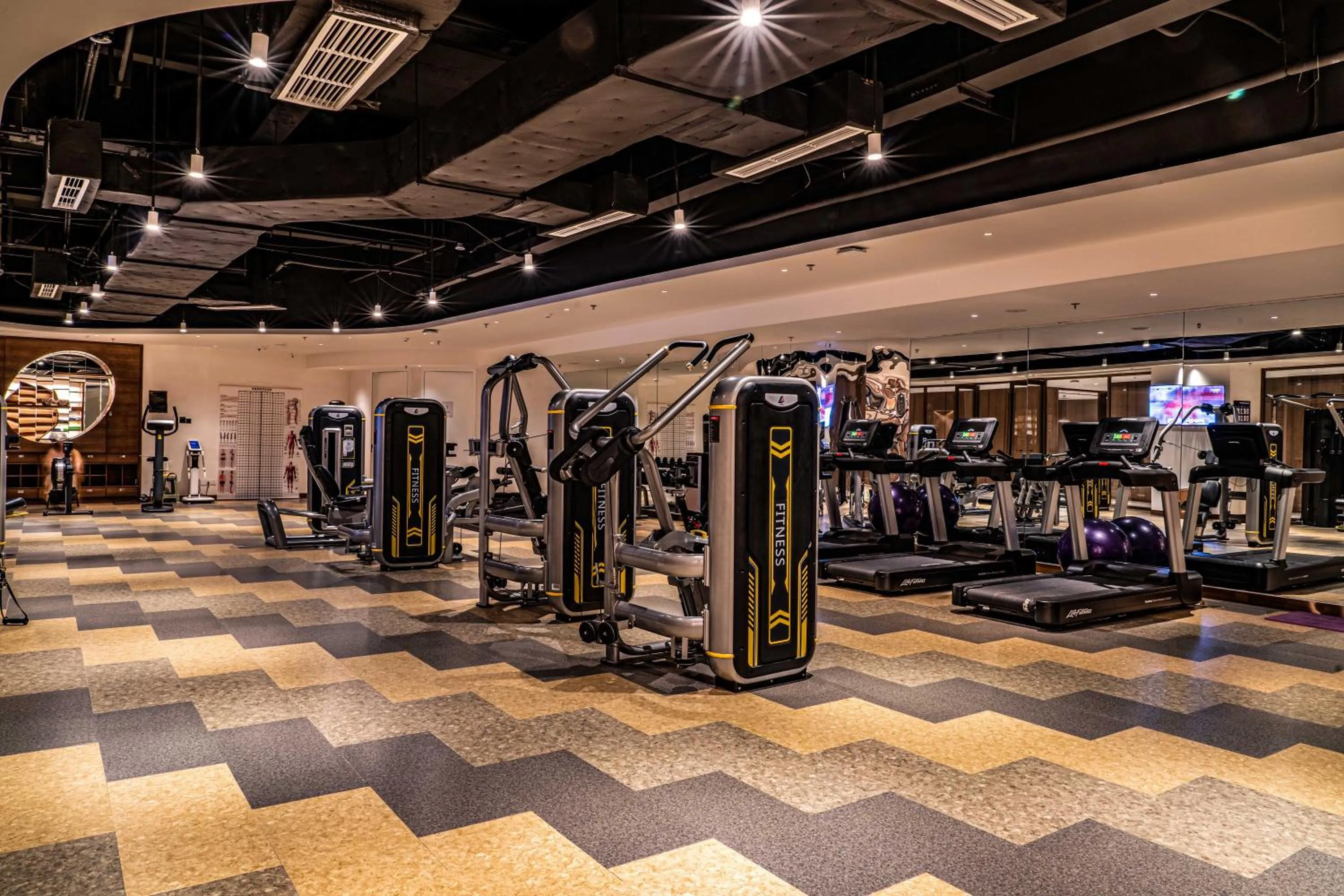 Fitness centre/facilities in Oaks Chengdu at Cultural Heritage Park