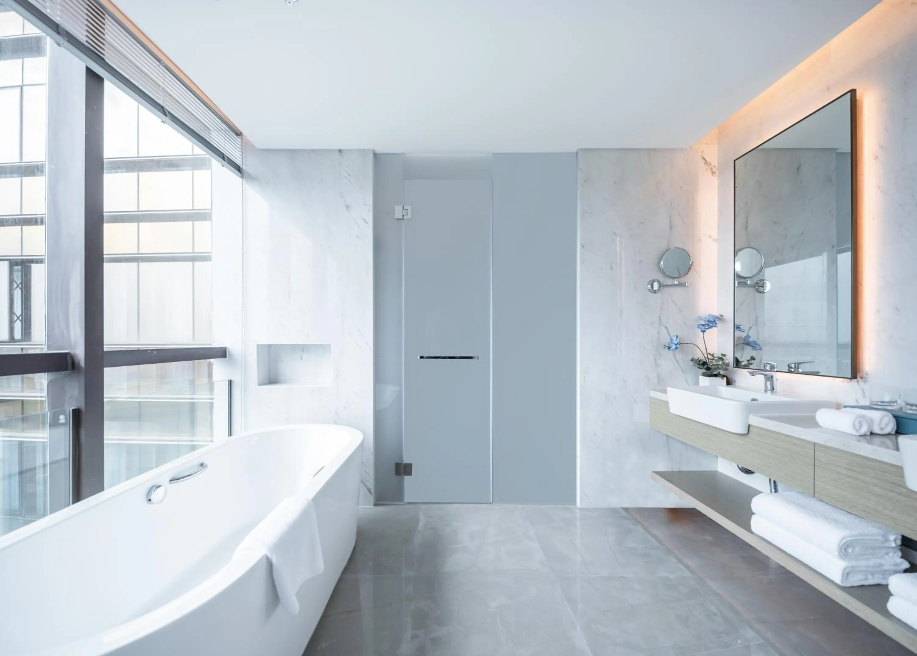 Bathroom in Oaks Chengdu at Cultural Heritage Park