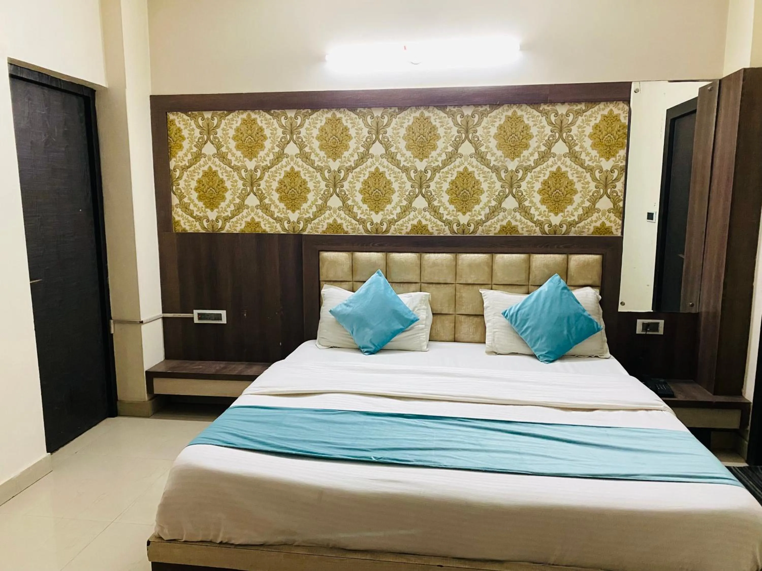 Bed in Hotel Royal Galaxy