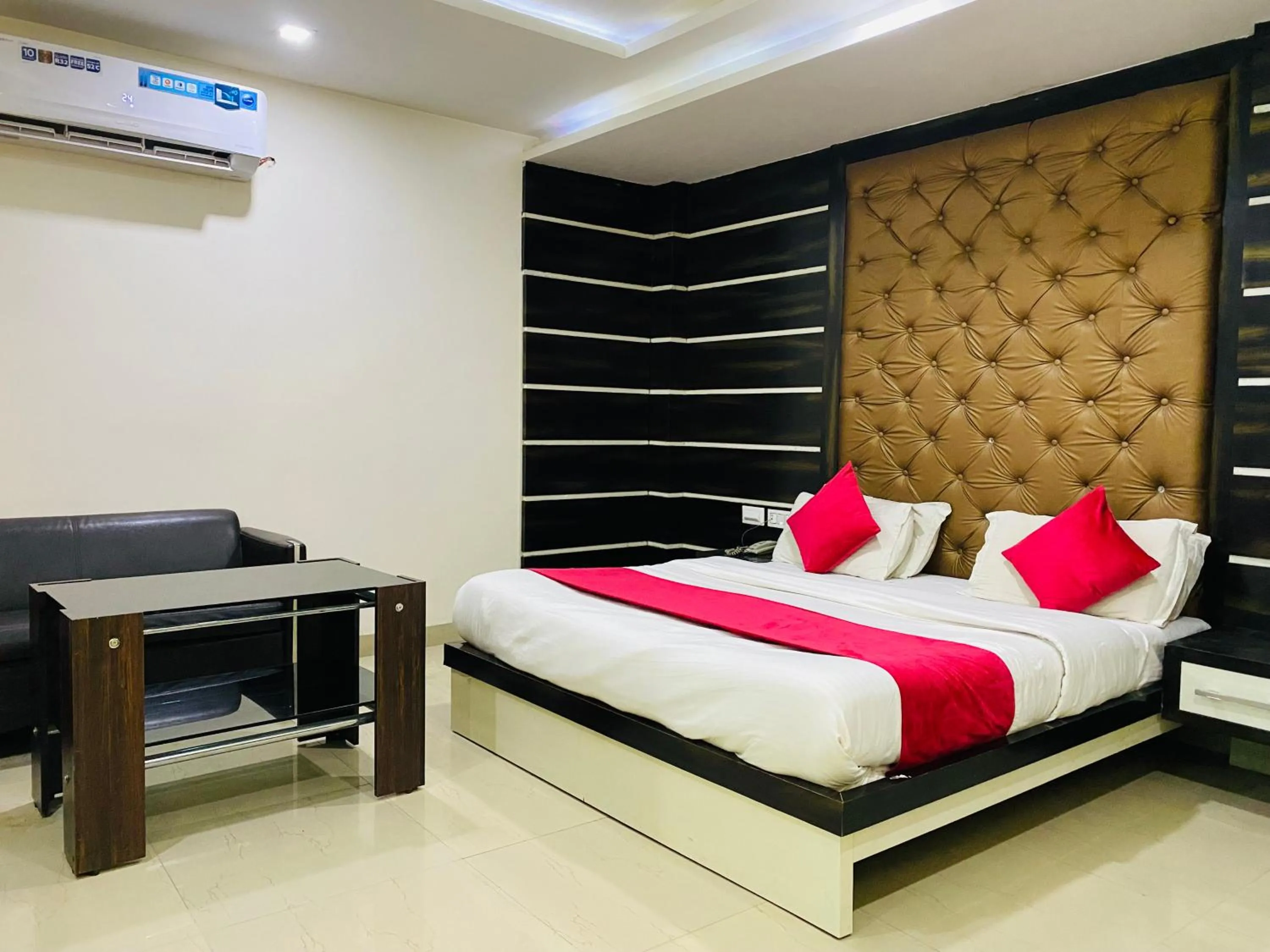 Bed in Hotel Royal Galaxy