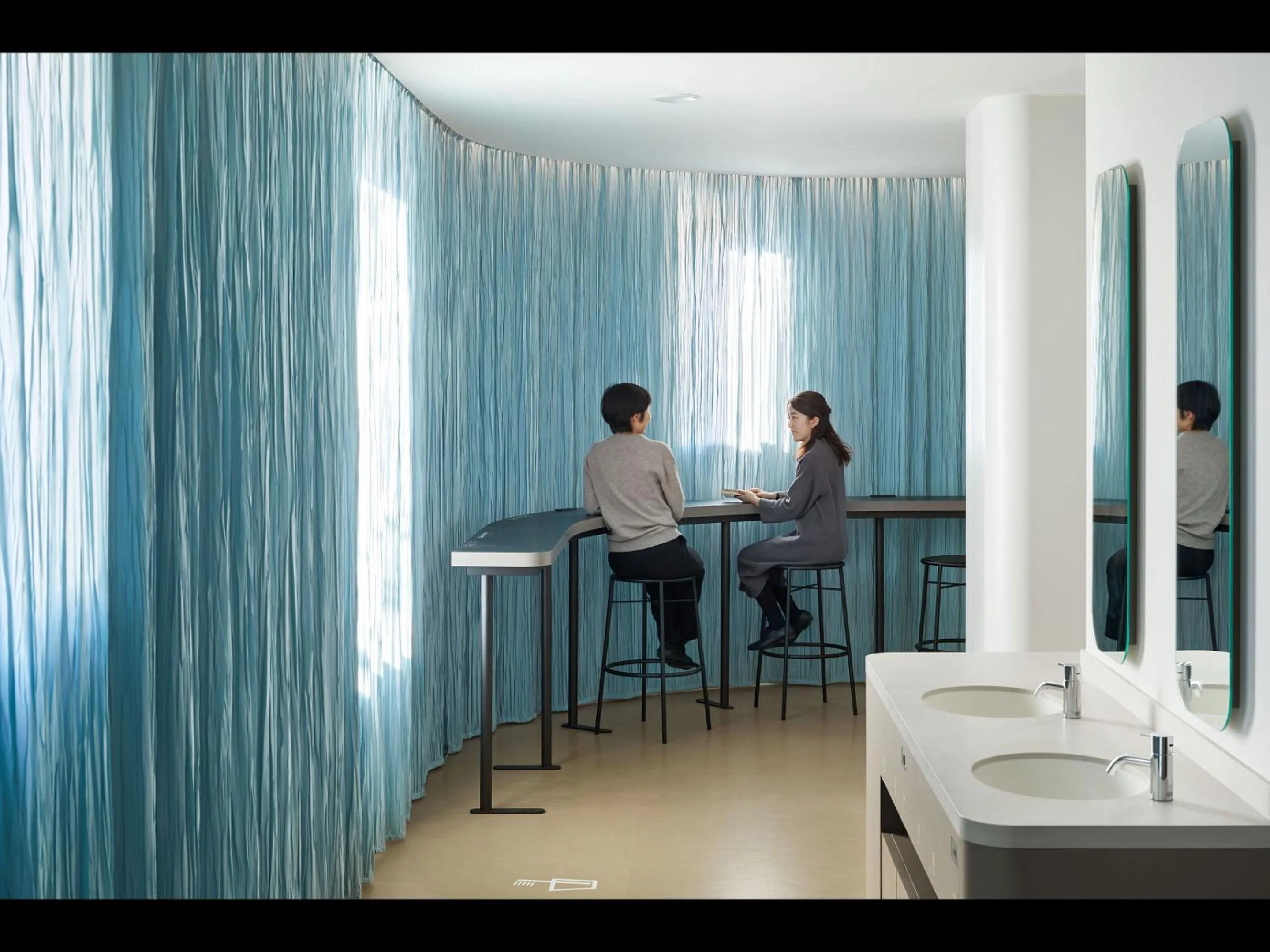 Communal lounge/ TV room in 9h nine hours Ningyocho