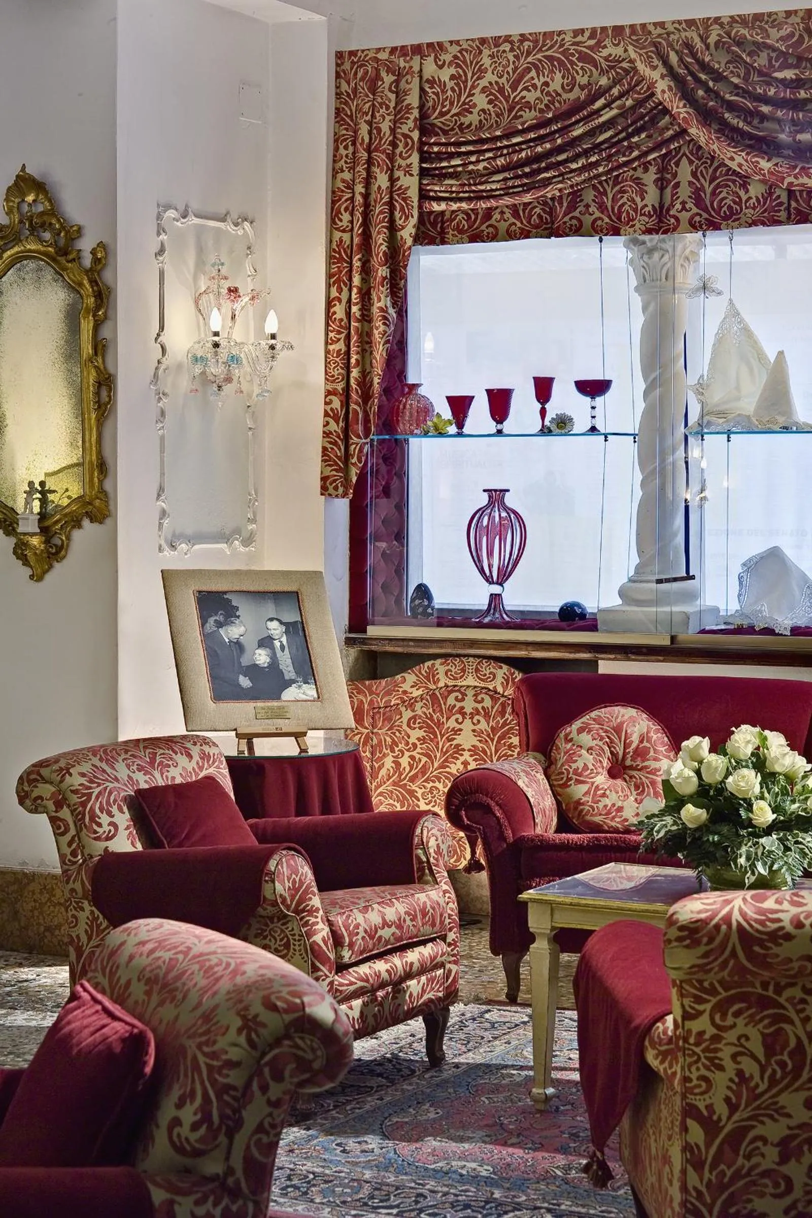 Seating area in Hotel Giorgione