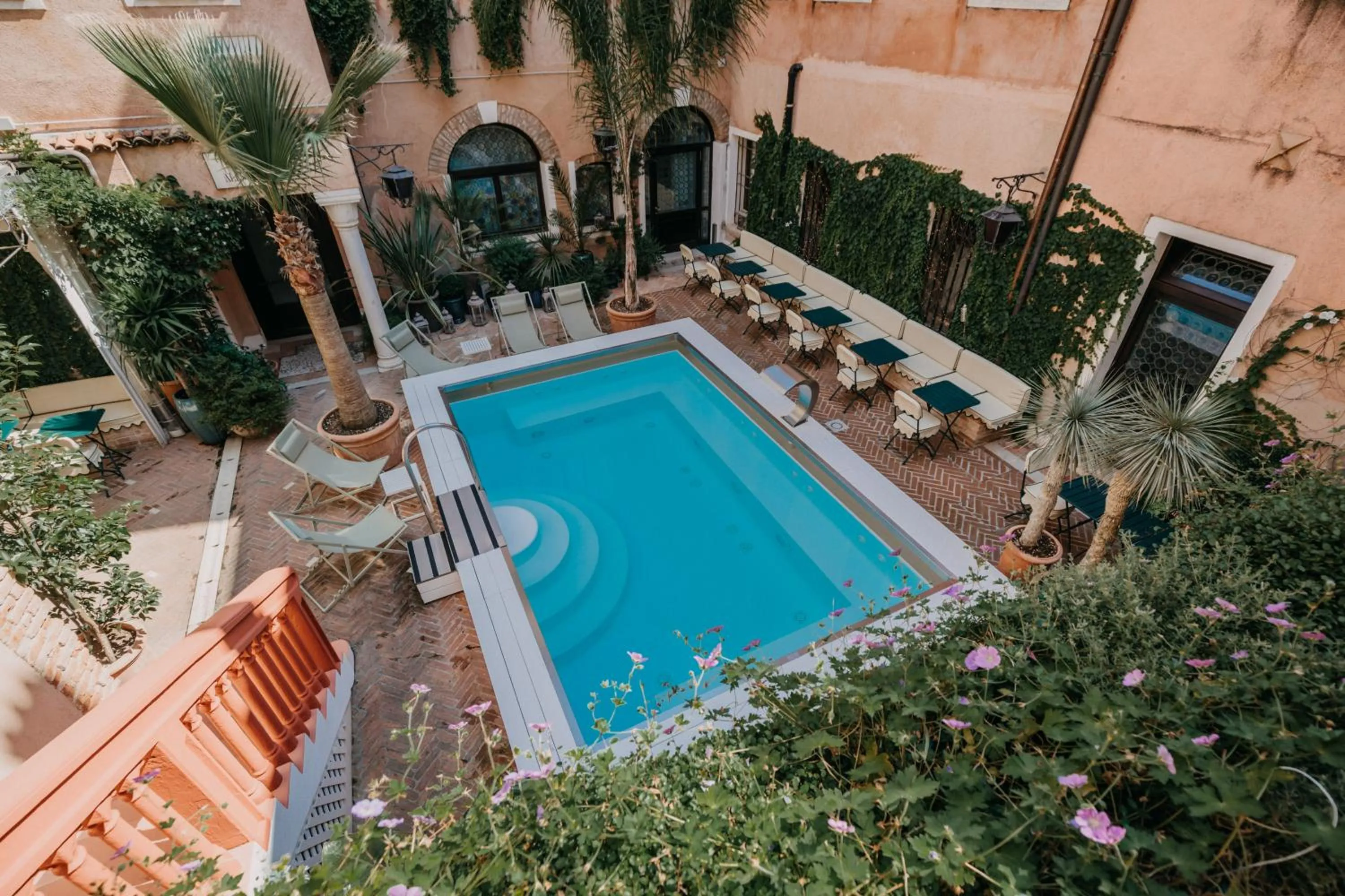 Hot Tub in Hotel Giorgione