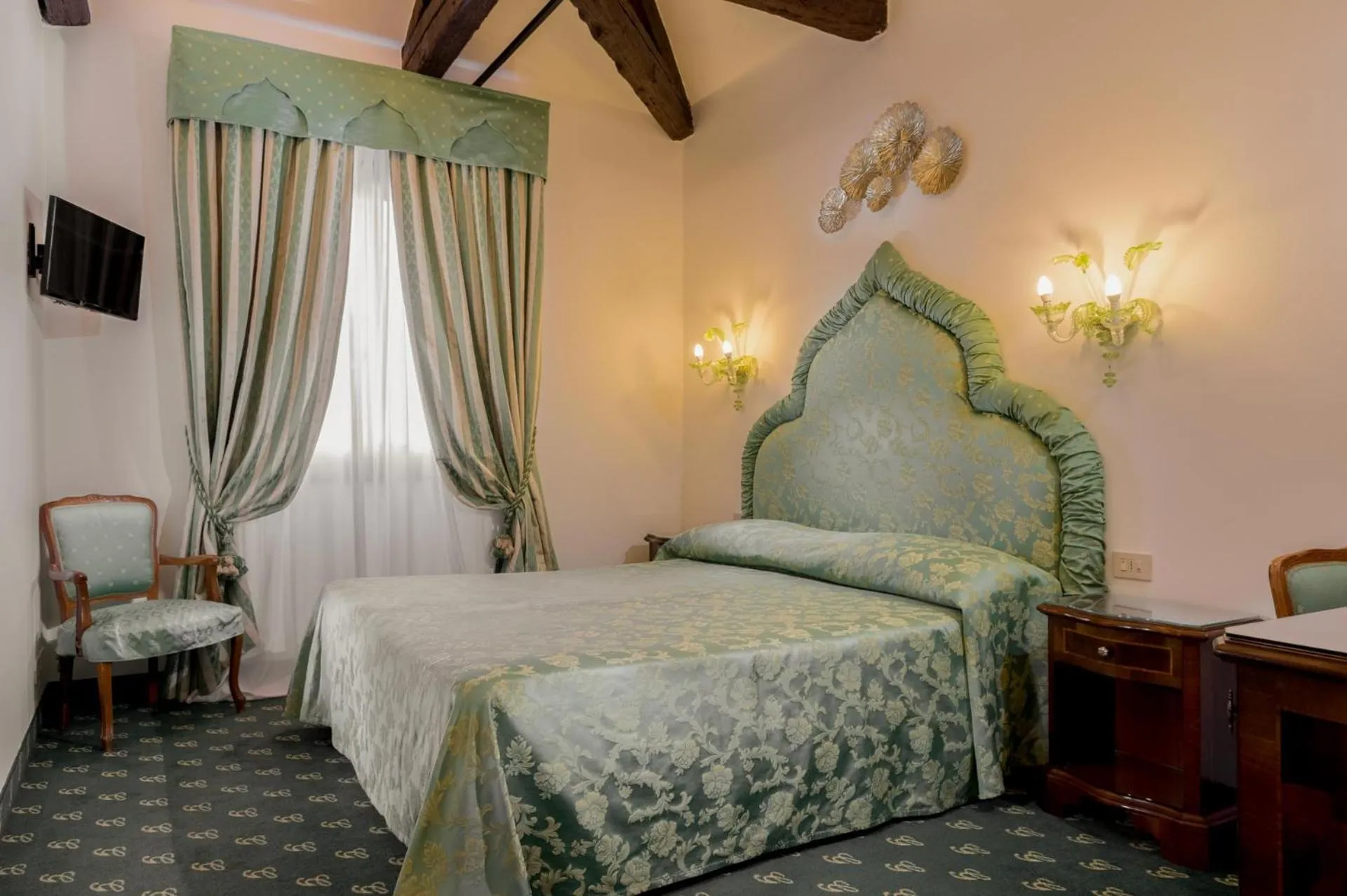 Bedroom, Bed in Hotel Giorgione