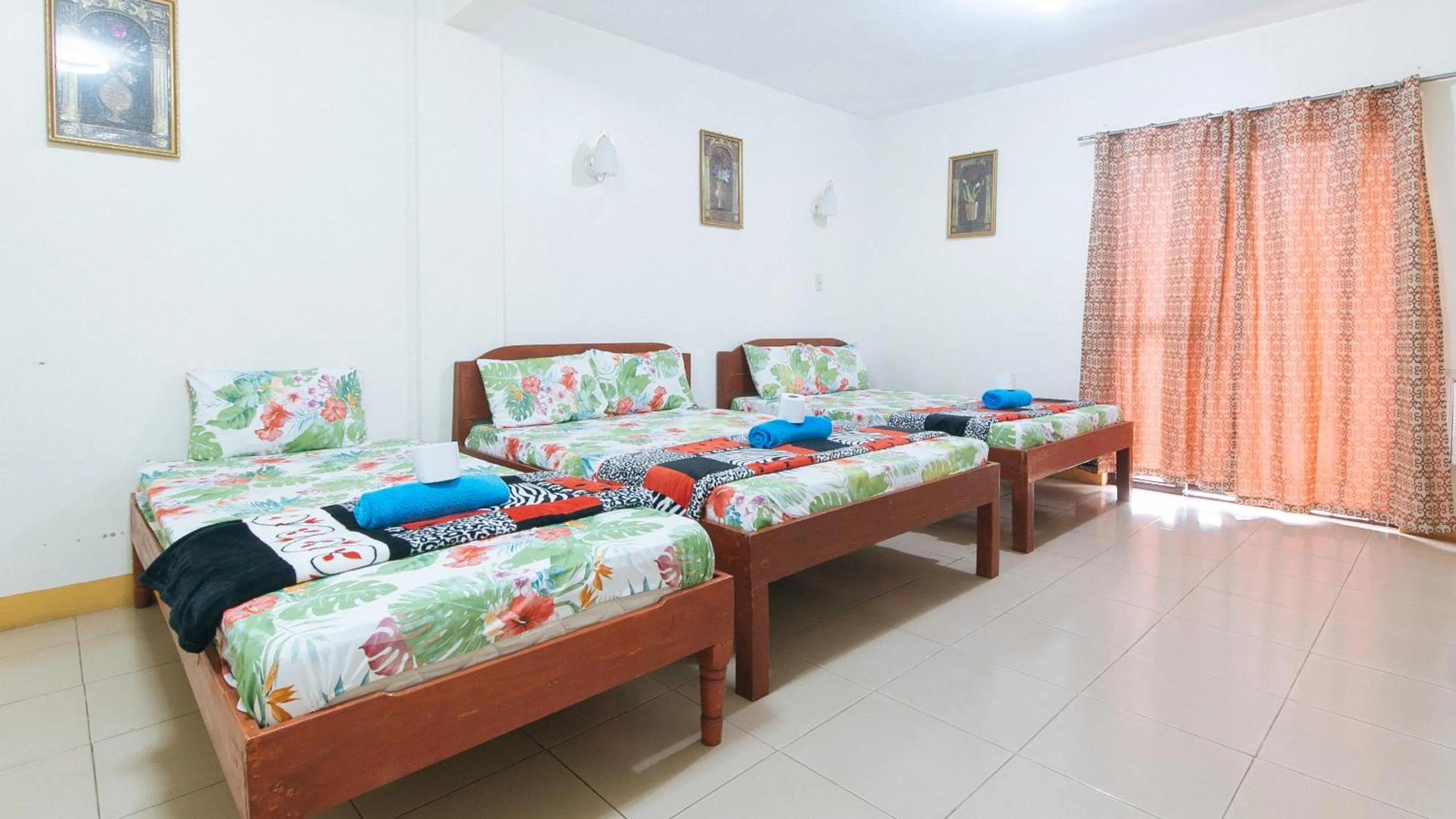 Bed in Golden Success Hotel I by RedDoorz