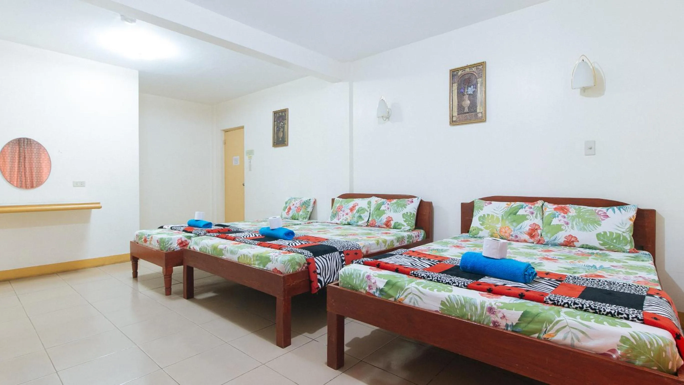 Photo of the whole room, Bed in Golden Success Hotel I by RedDoorz