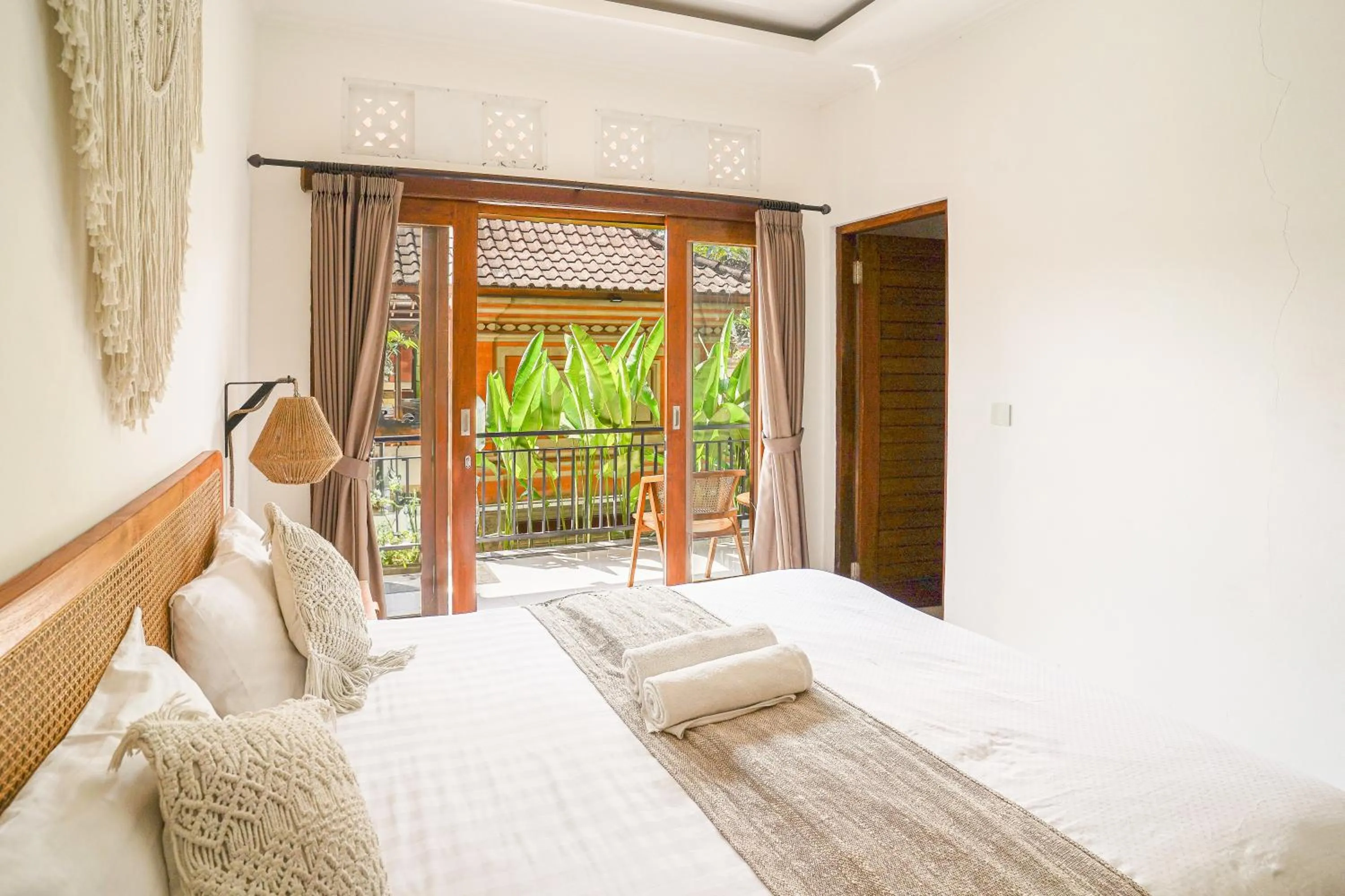 Bed in Made Arsa Homestay