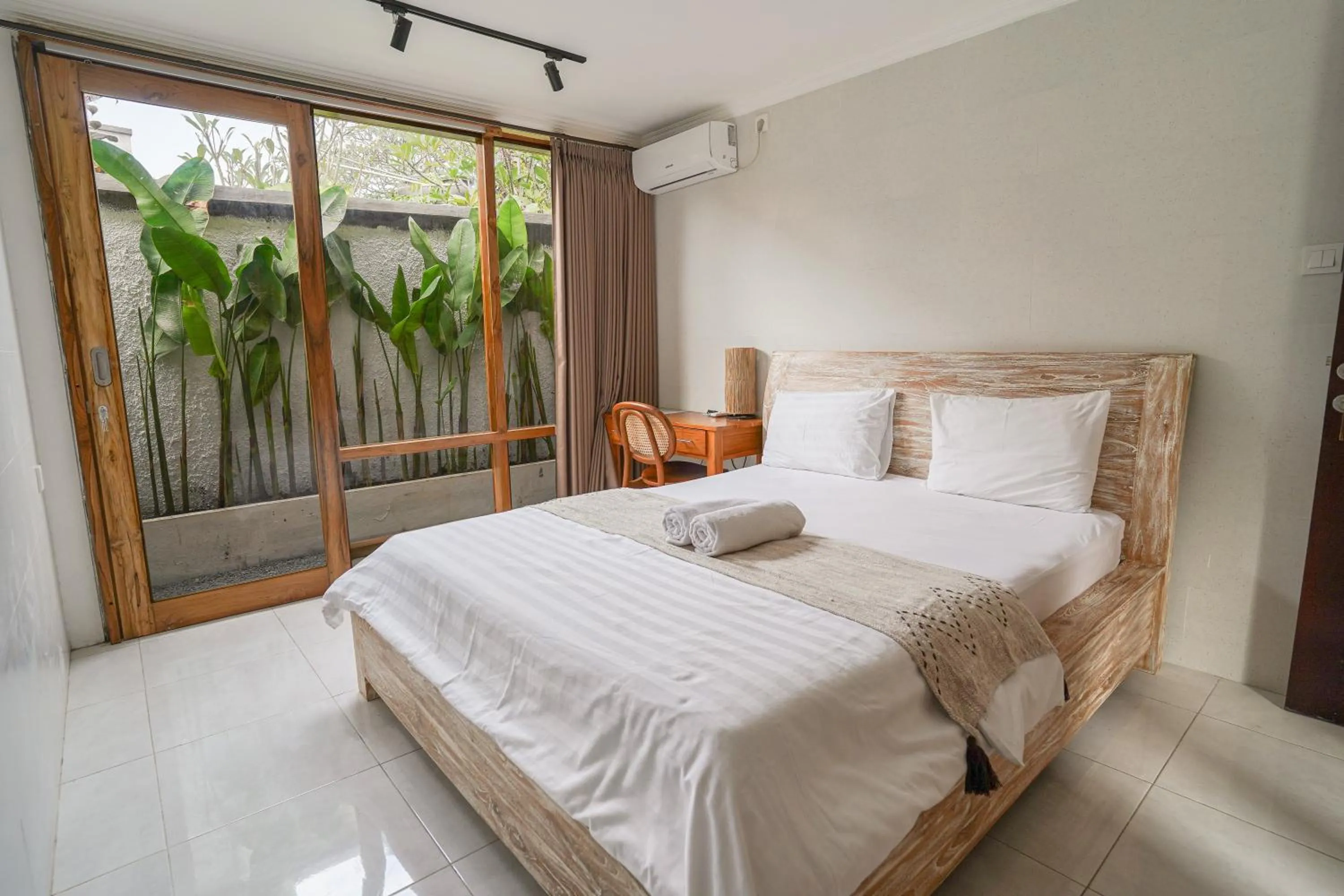 Bedroom, Bed in Made Arsa Homestay