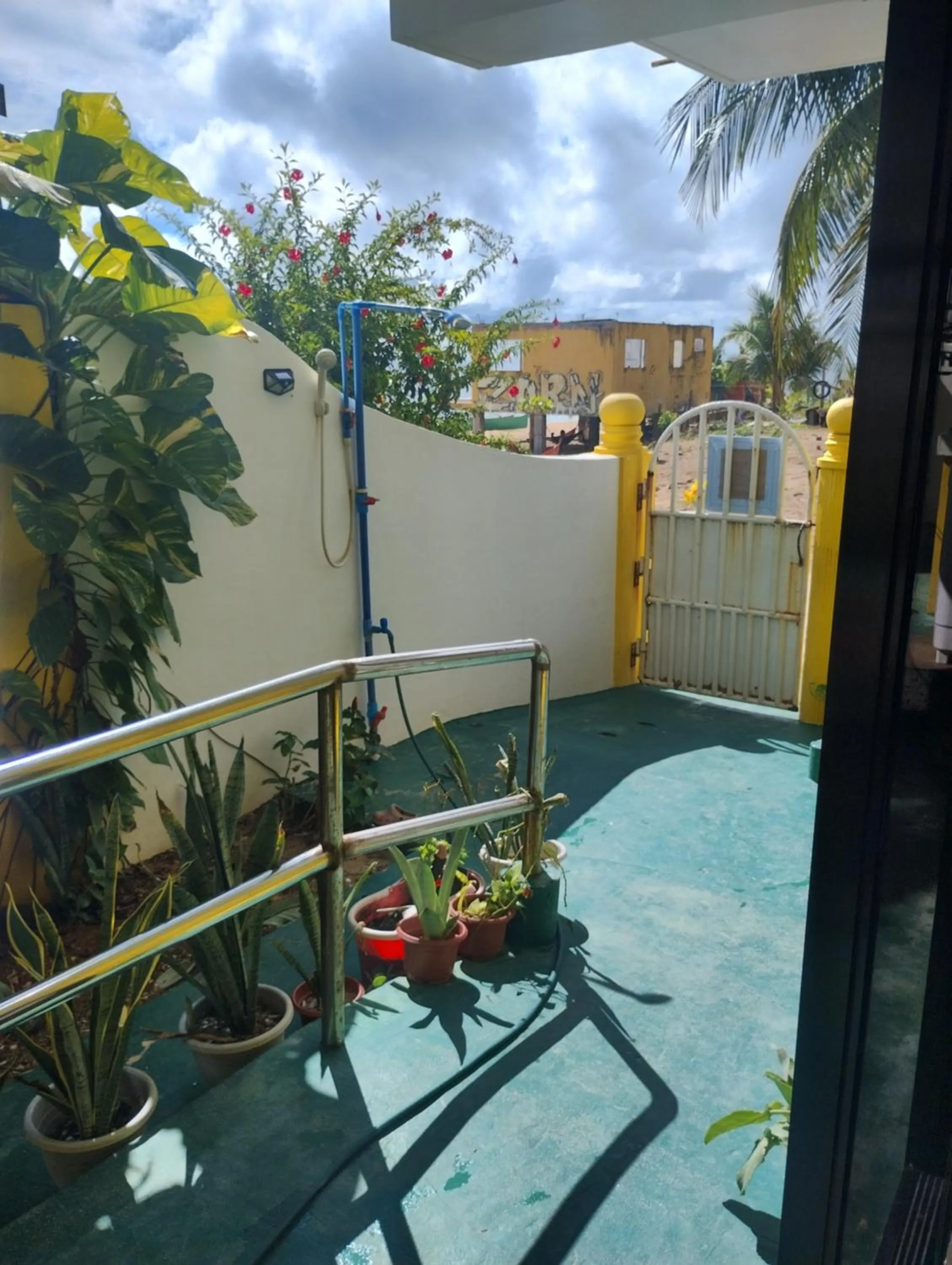 Shower in Sailfishbay Surf And Big Game Fishing Lodge