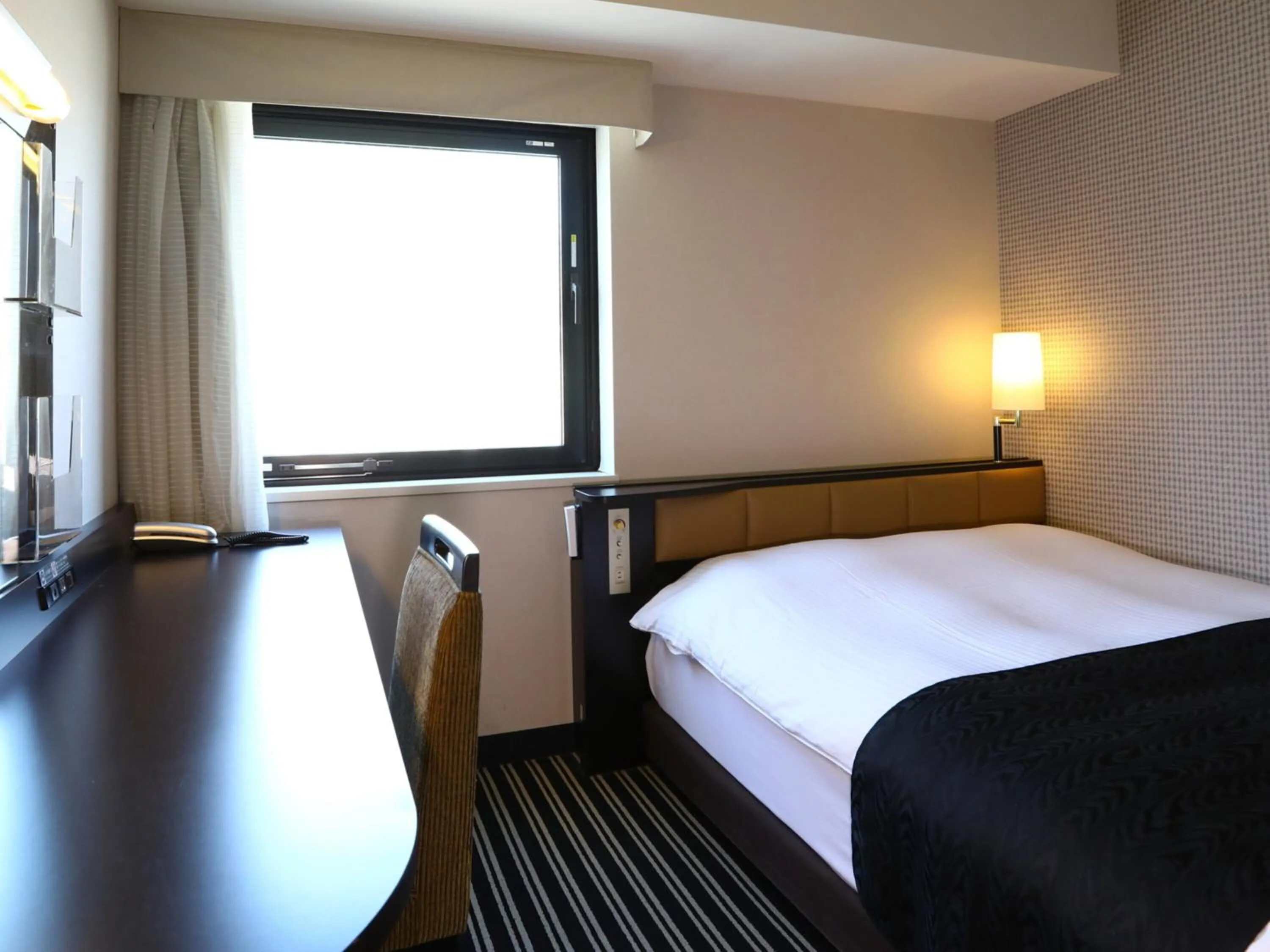 Bed in APA Hotel Shimbashi Toranomon