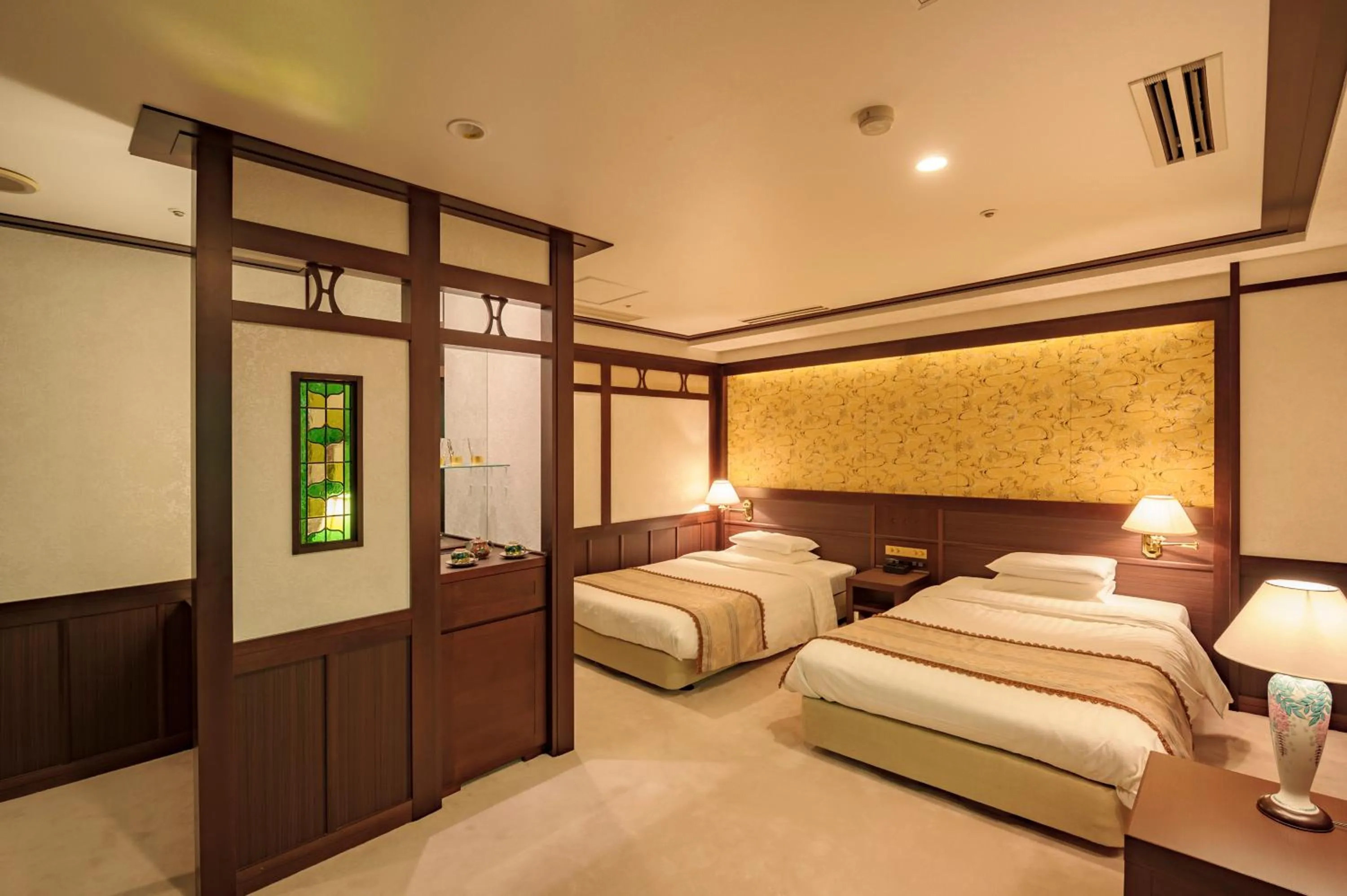 Photo of the whole room, Bed in Kanazawa Hakuchoro Hotel Sanraku -Natural Hot Spring-