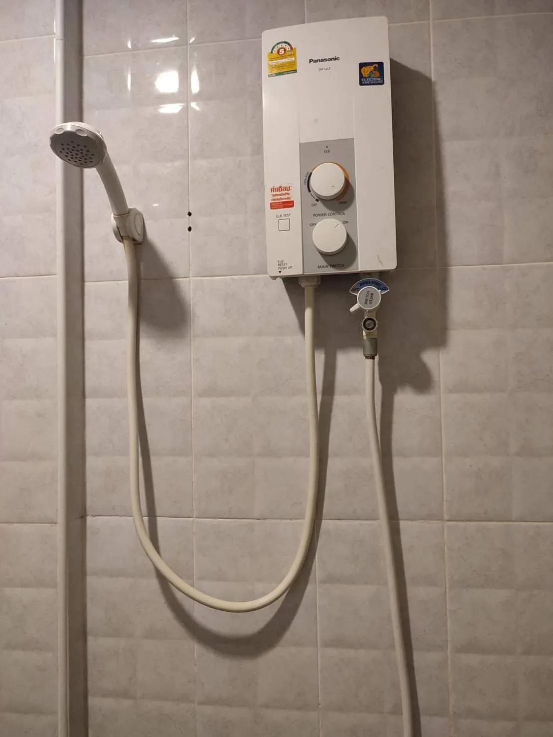 Shower in Kitty Guesthouse