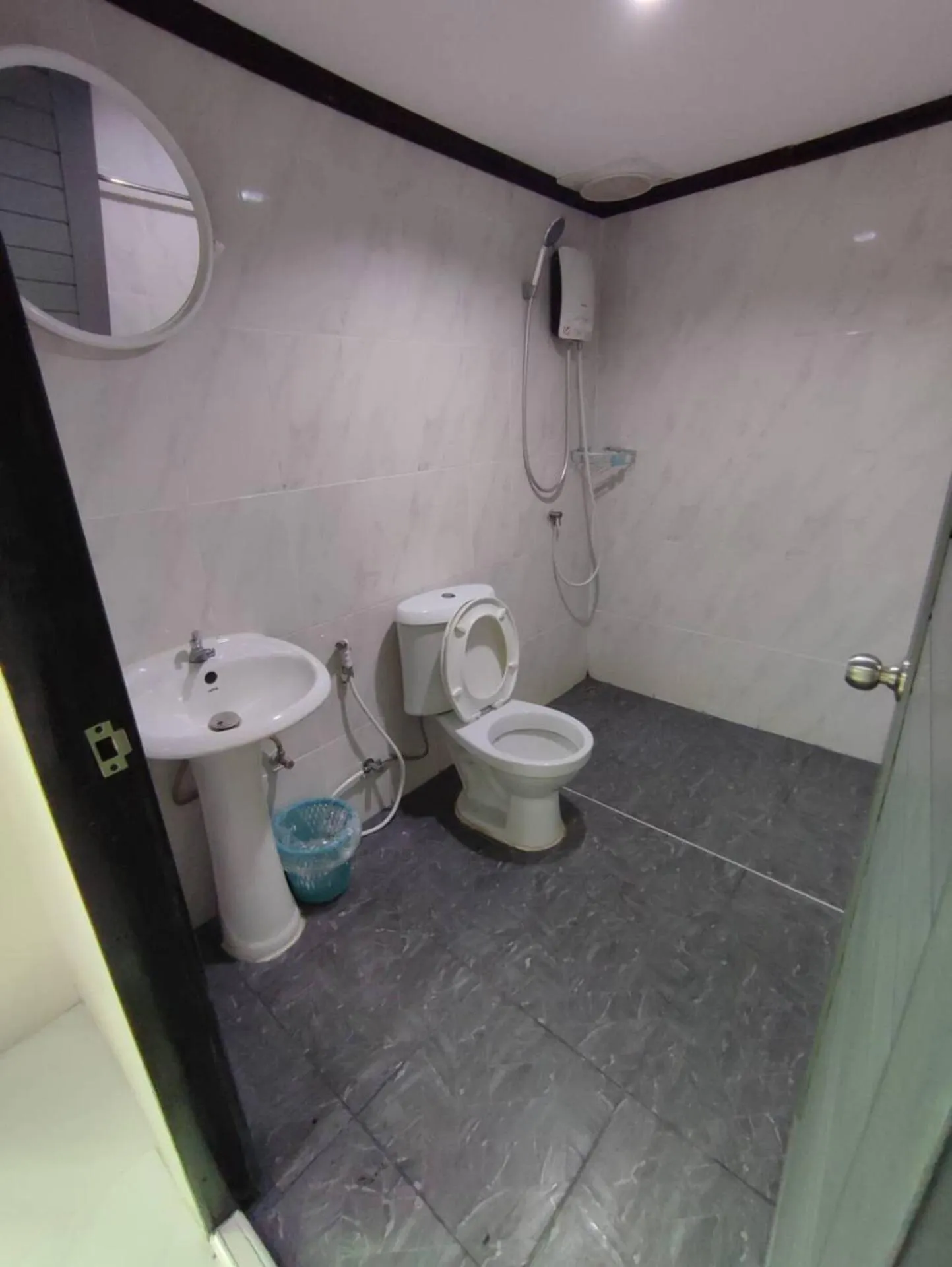 Shower in Kitty Guesthouse