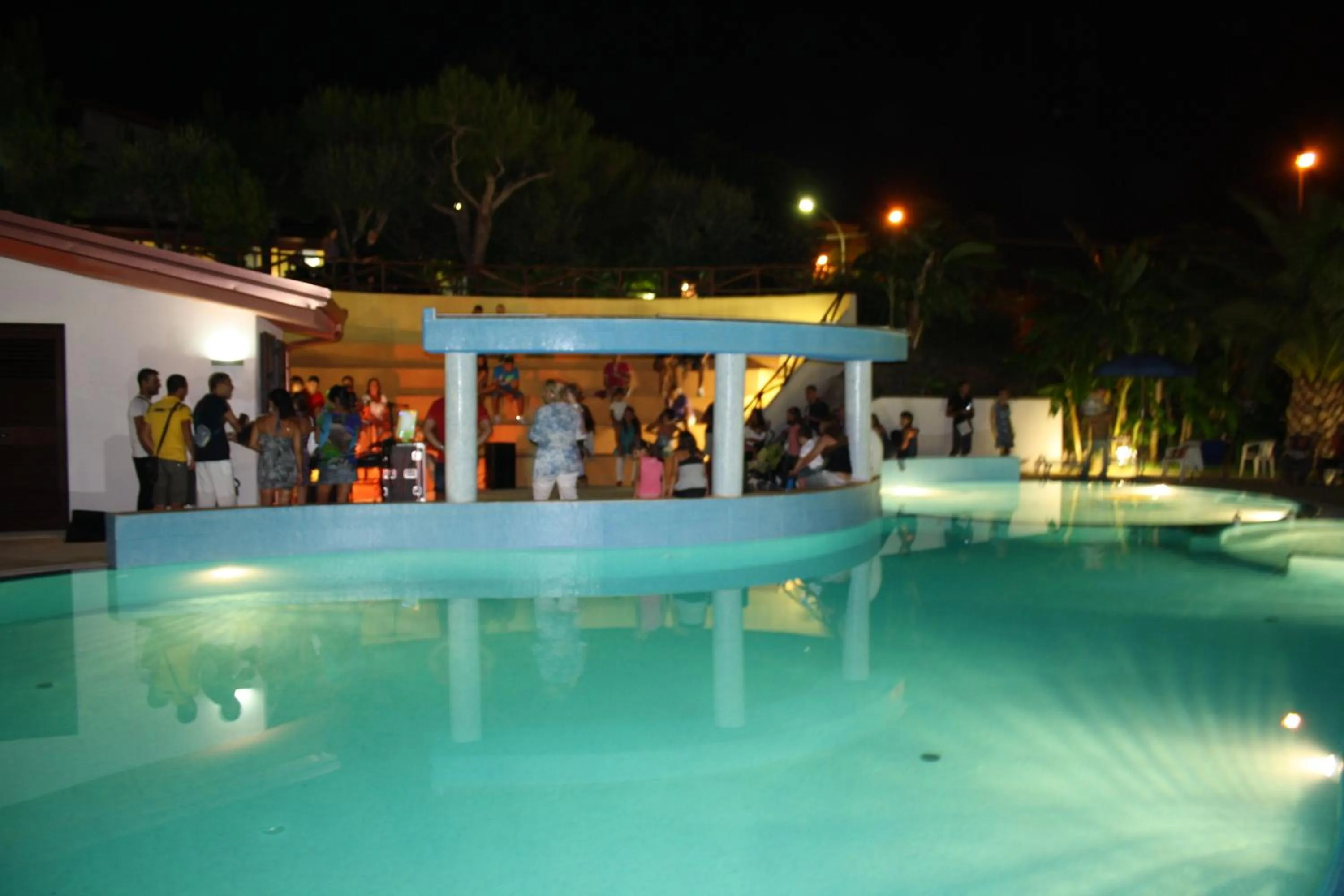 Evening entertainment in Residence Hotel La Taverna