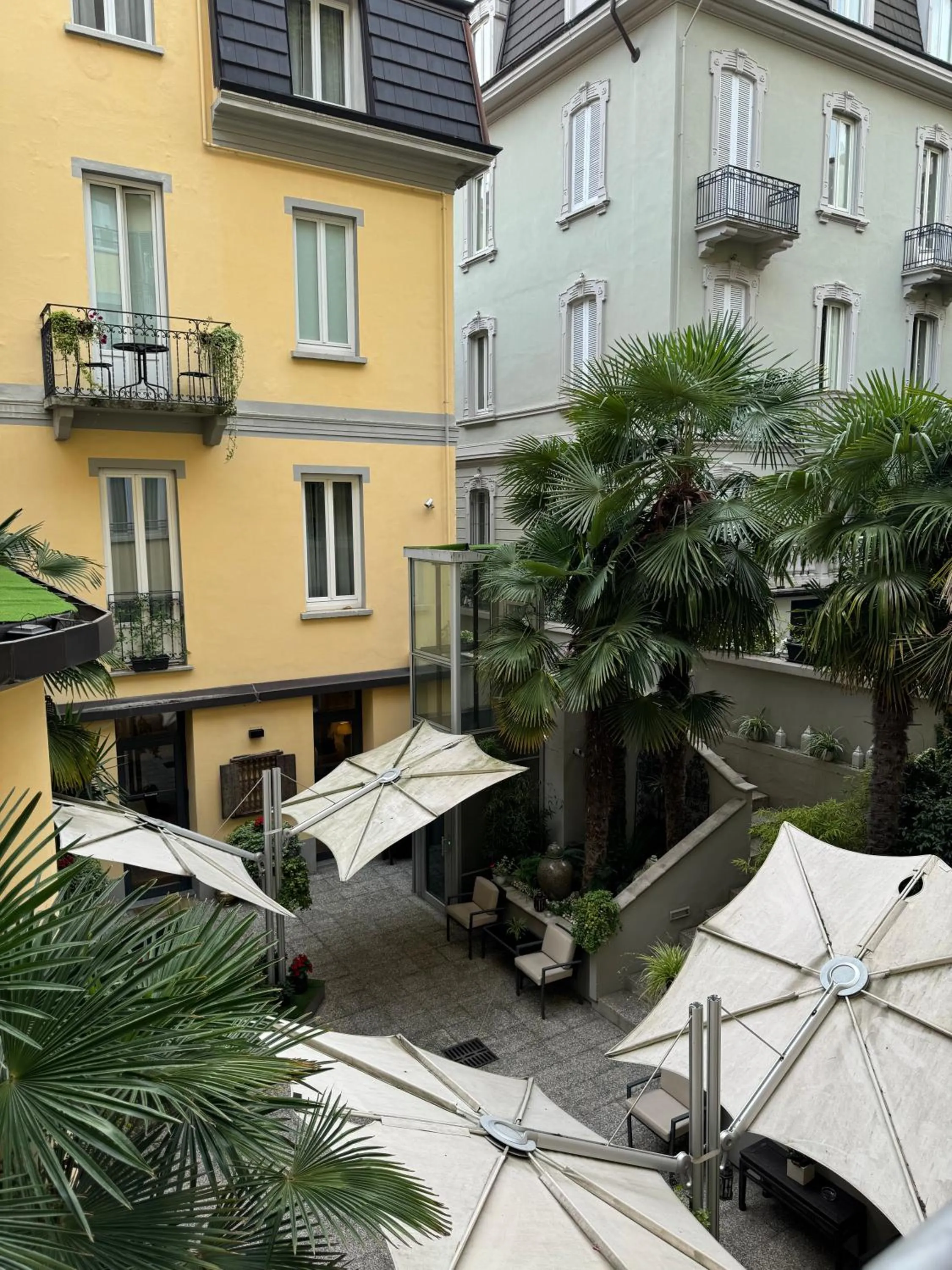 Property building in TownHouse 33