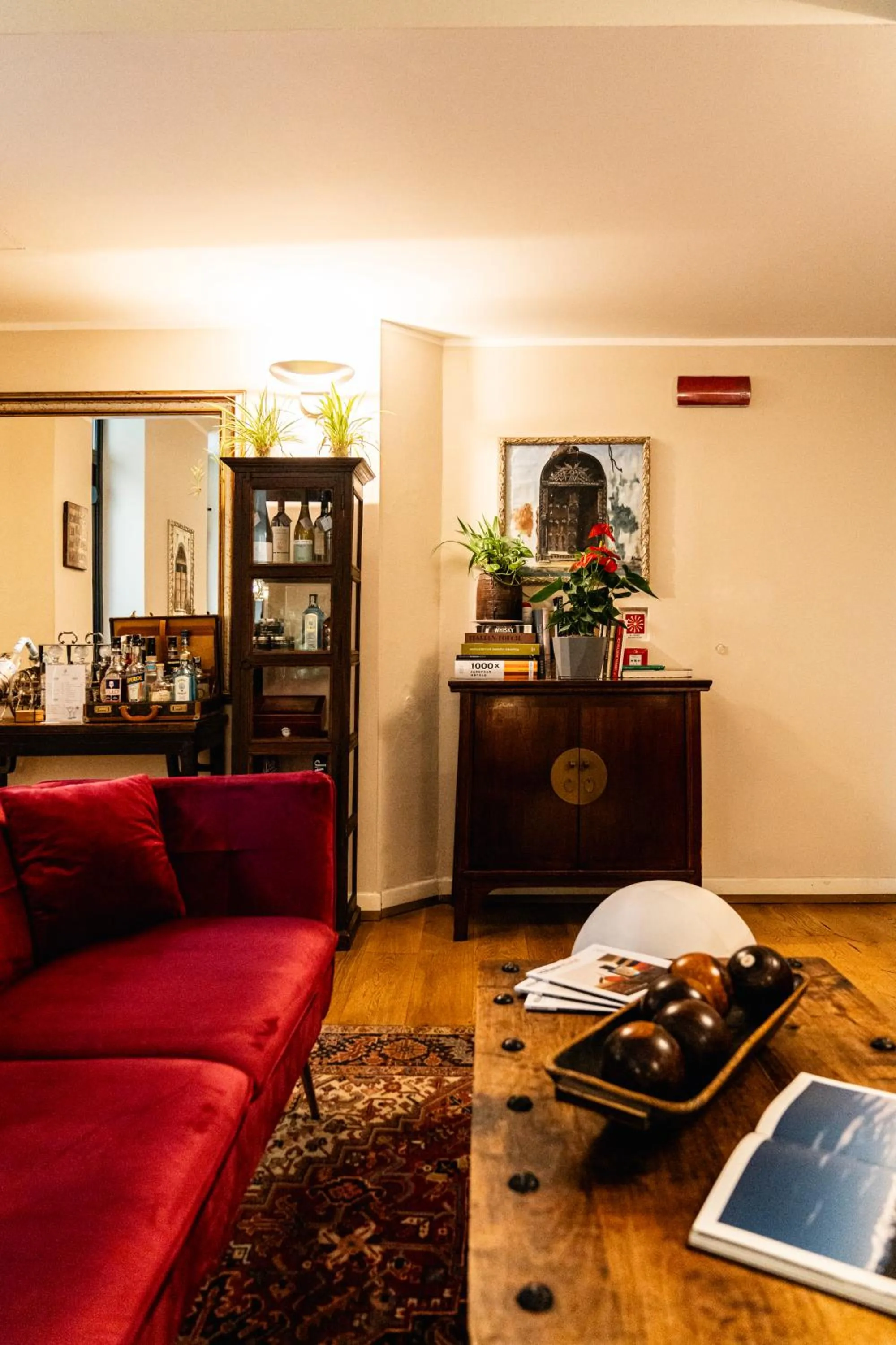 Lobby or reception in TownHouse 33 Boutique Hotel