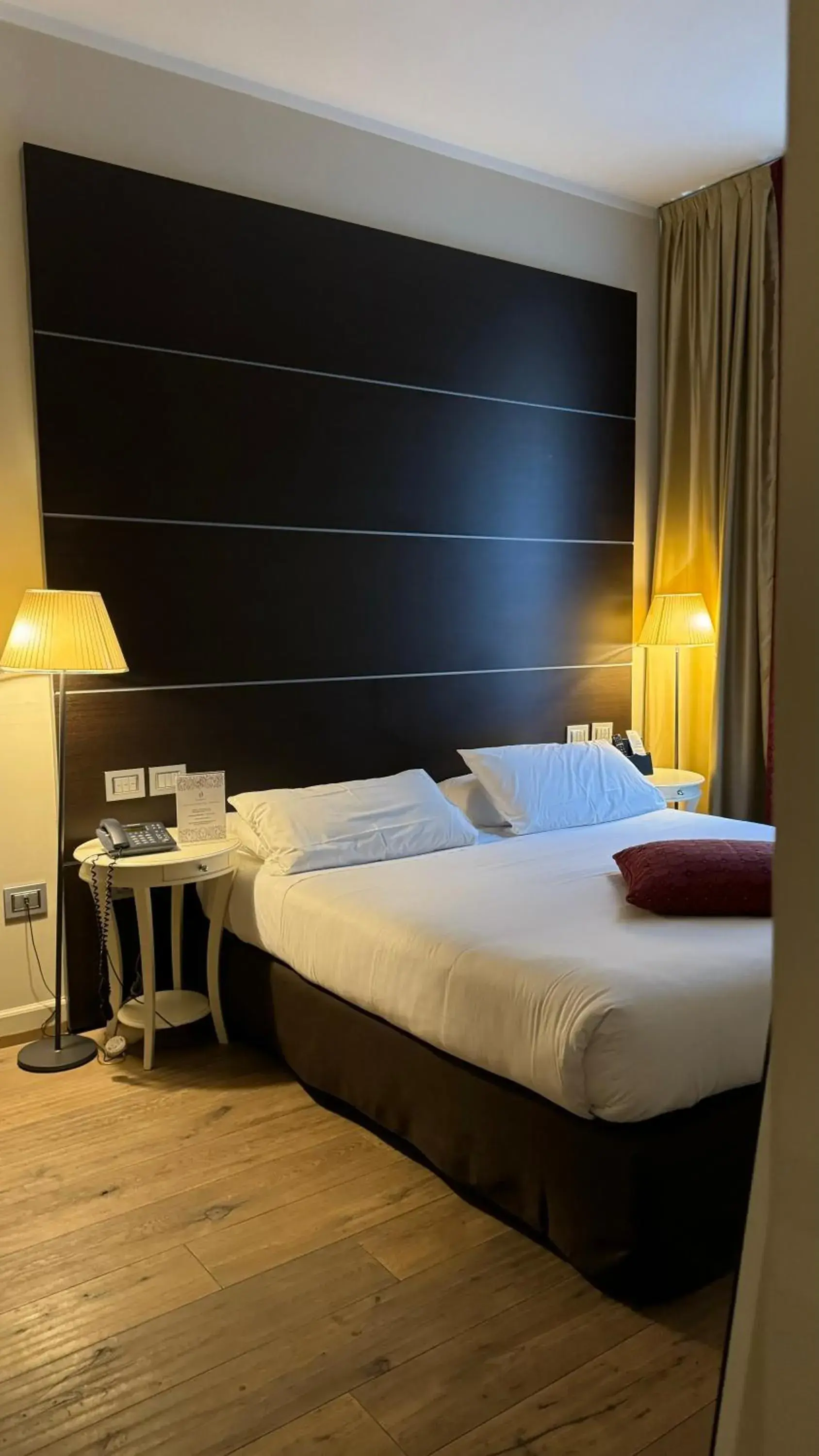 Double or Twin Room in TownHouse 33 Double or Twin Room in TownHouse 33