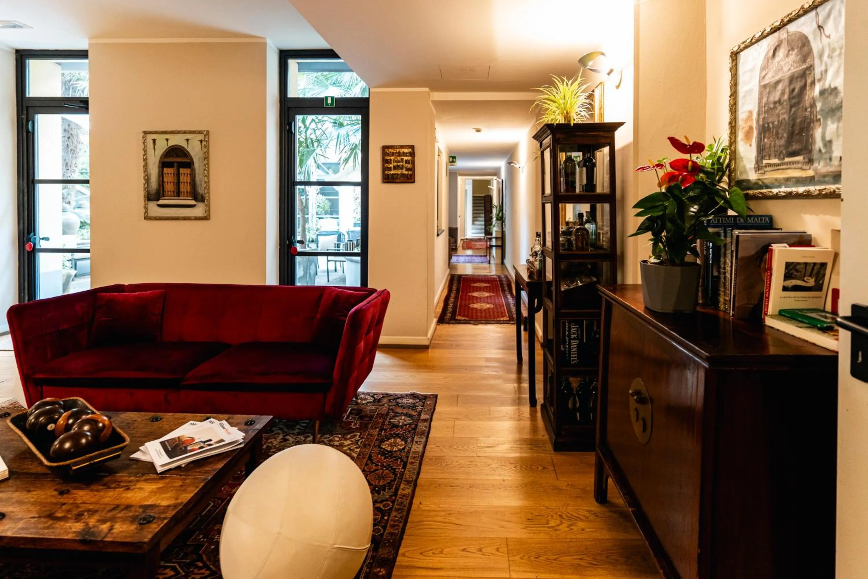 Lobby or reception in TownHouse 33 Boutique Hotel