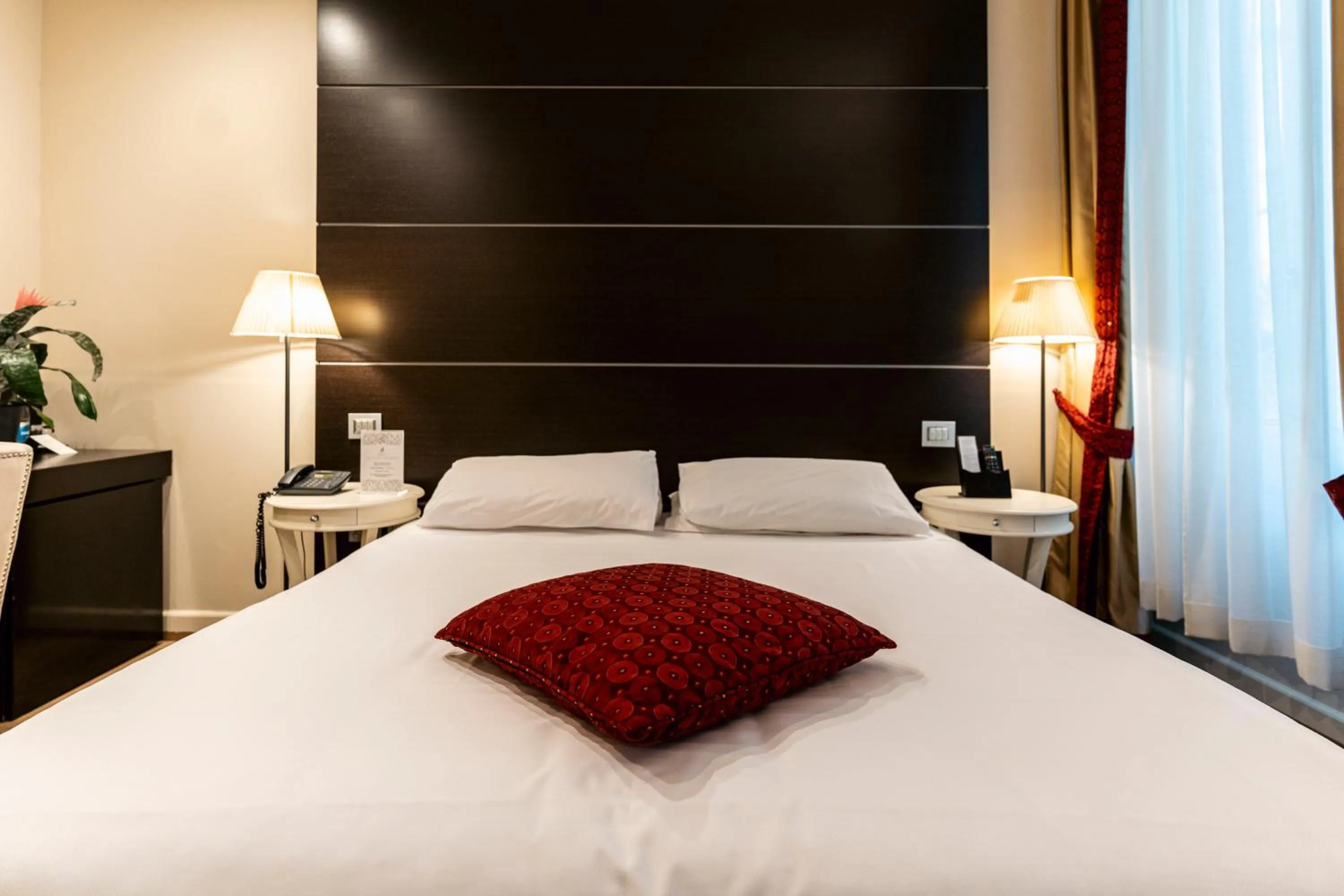 Bed in TownHouse 33 Boutique Hotel