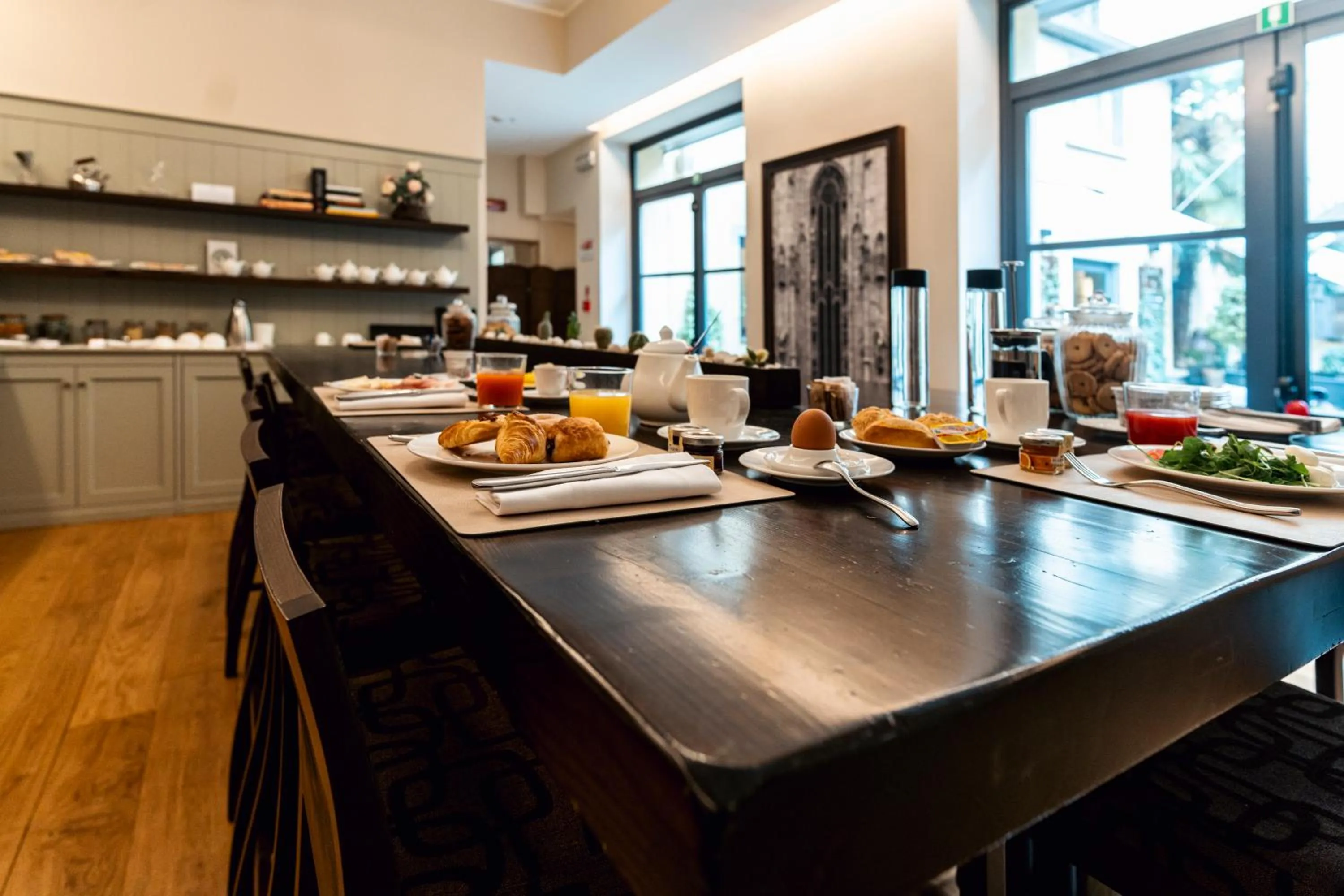 Coffee/tea facilities in TownHouse 33 Boutique Hotel