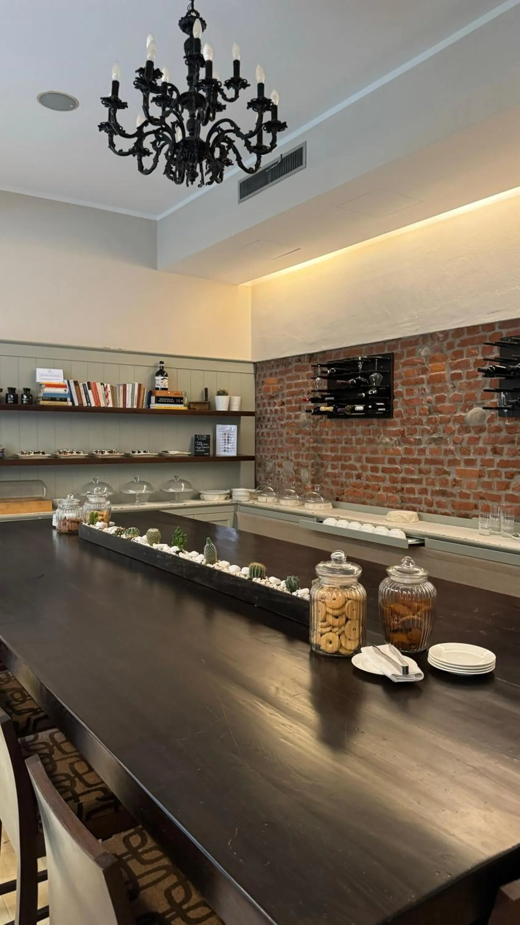 Buffet breakfast in TownHouse 33