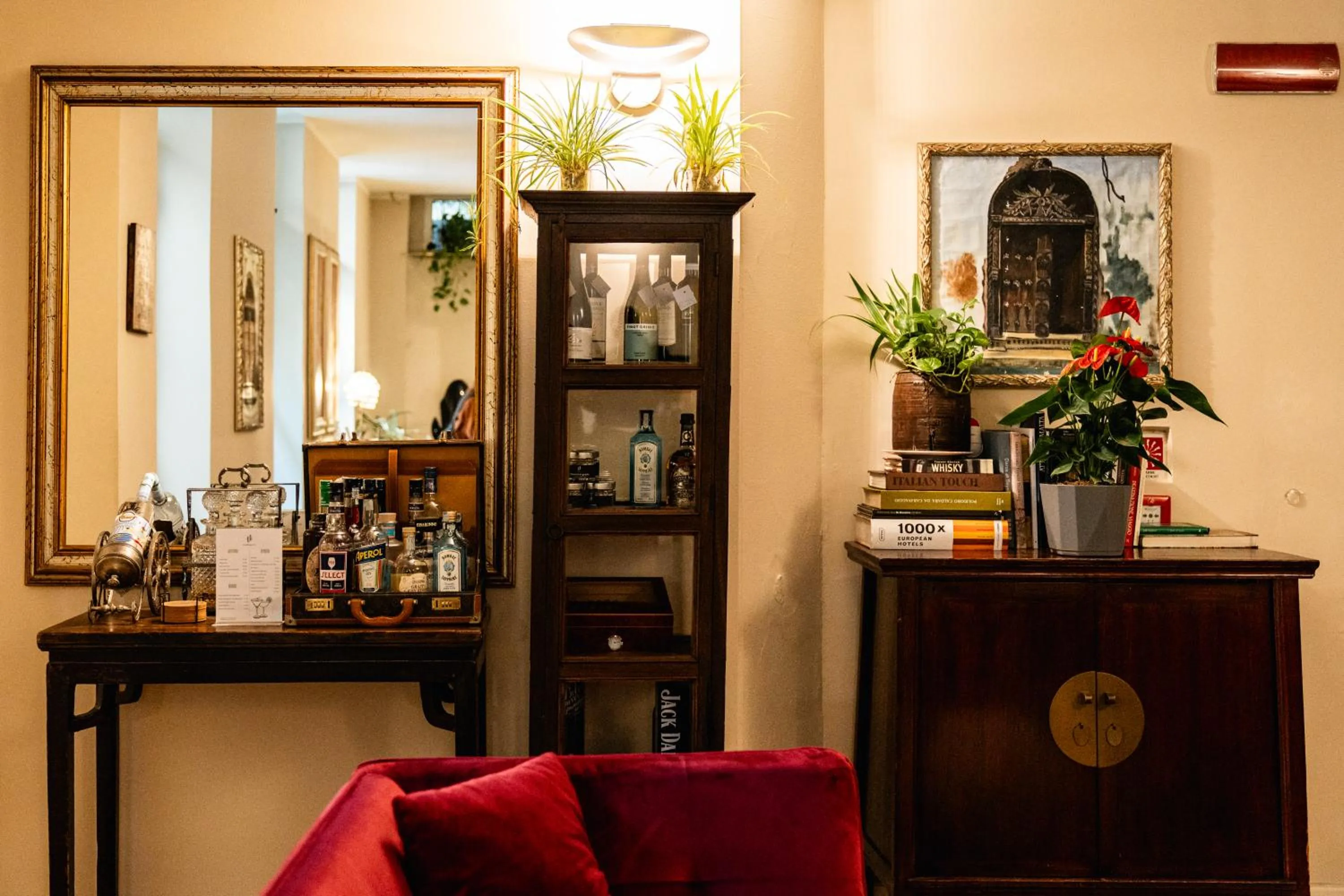 Lounge or bar in TownHouse 33 Boutique Hotel