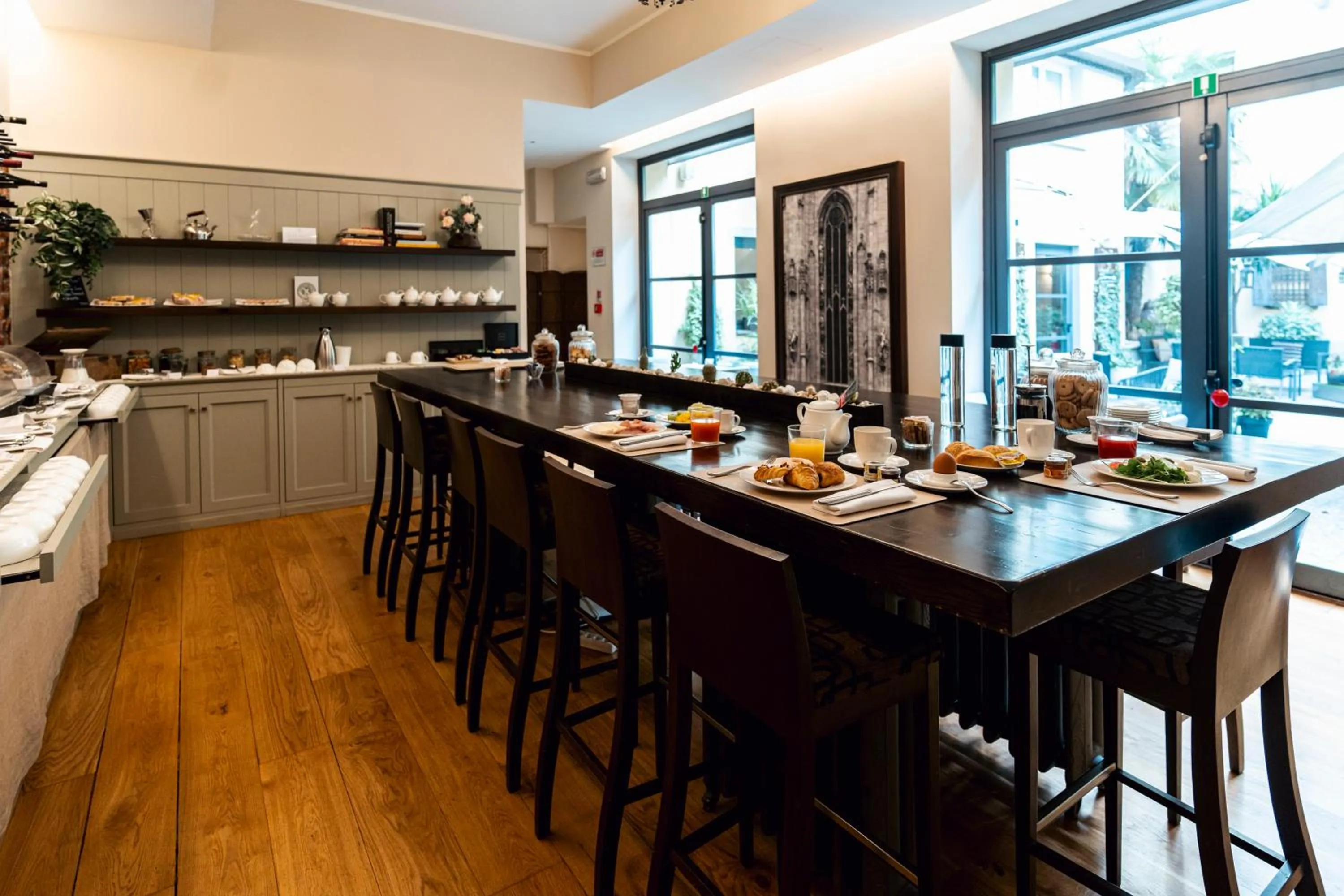 Restaurant/places to eat in TownHouse 33 Boutique Hotel