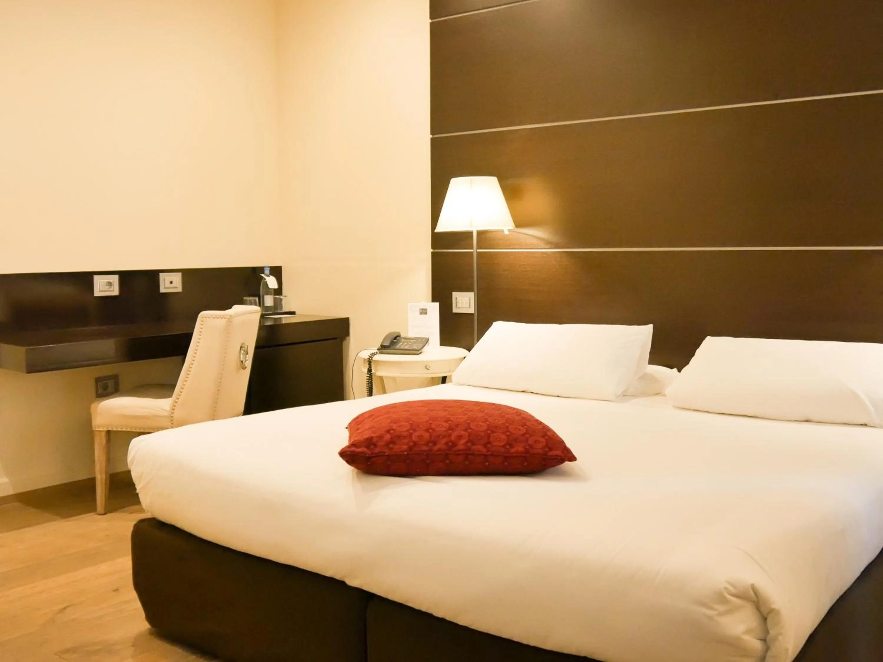 Bedroom, Bed in TownHouse 33