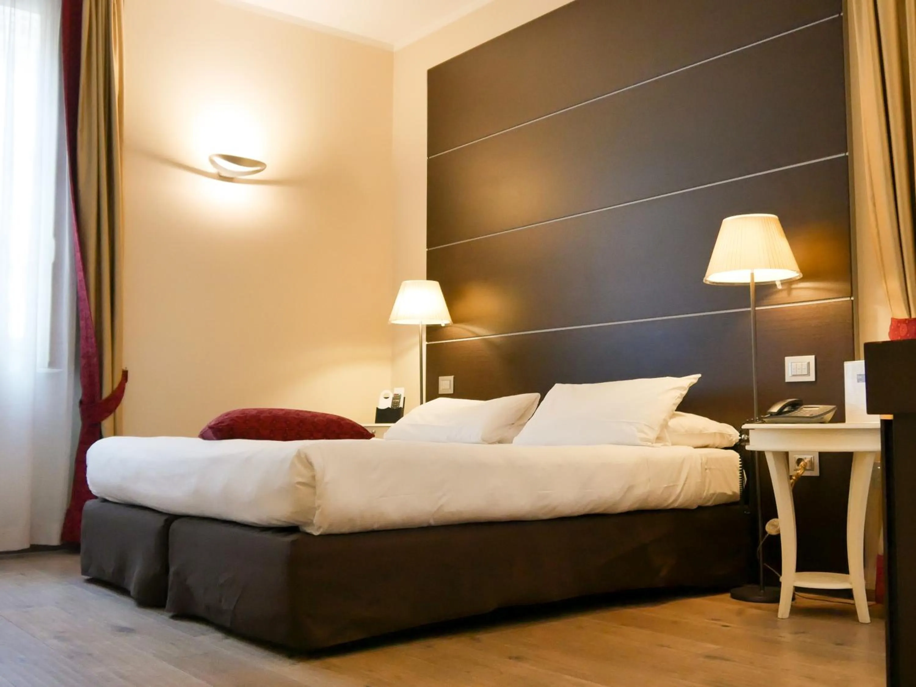 Bed in TownHouse 33 Boutique Hotel