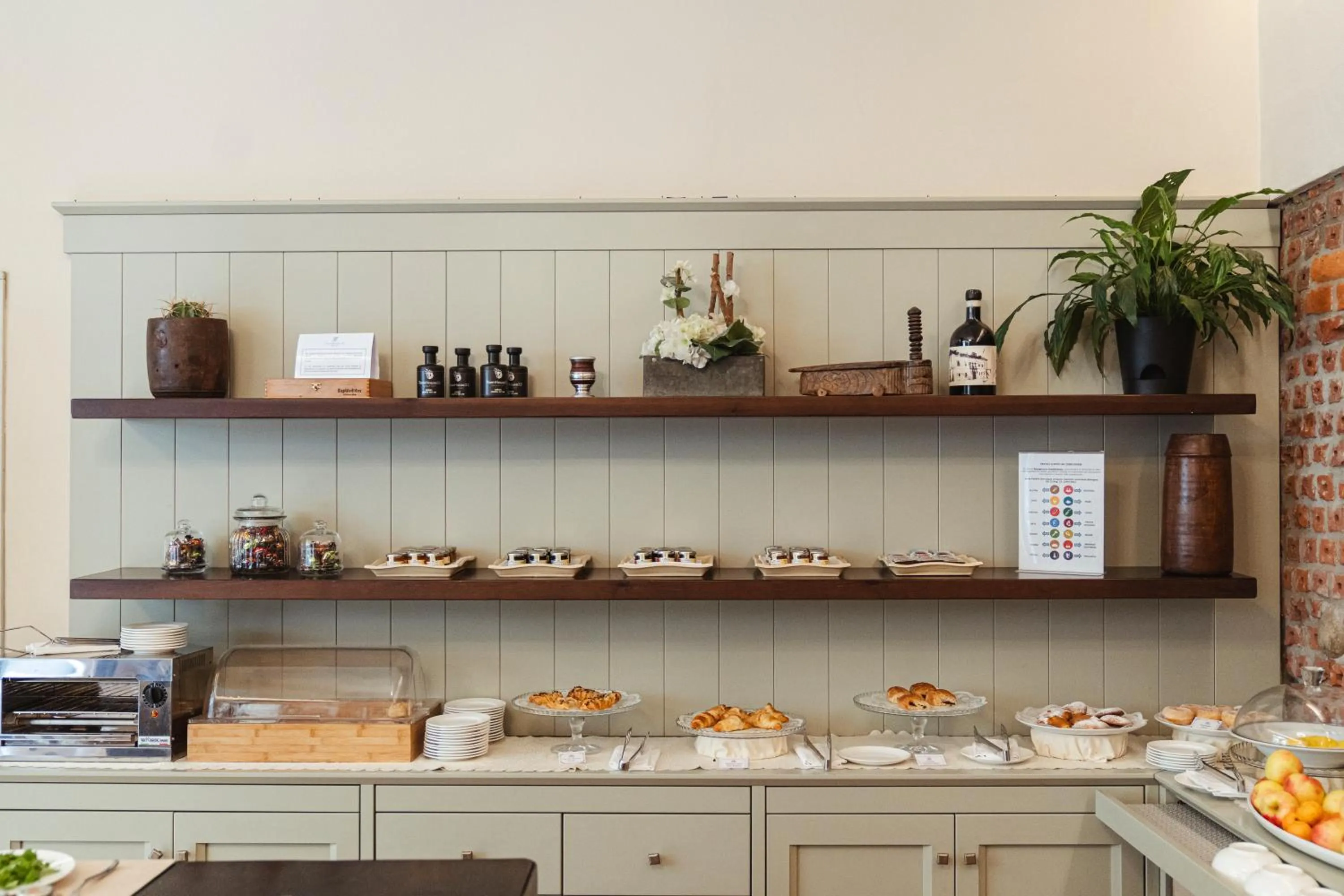 Breakfast in TownHouse 33 Boutique Hotel