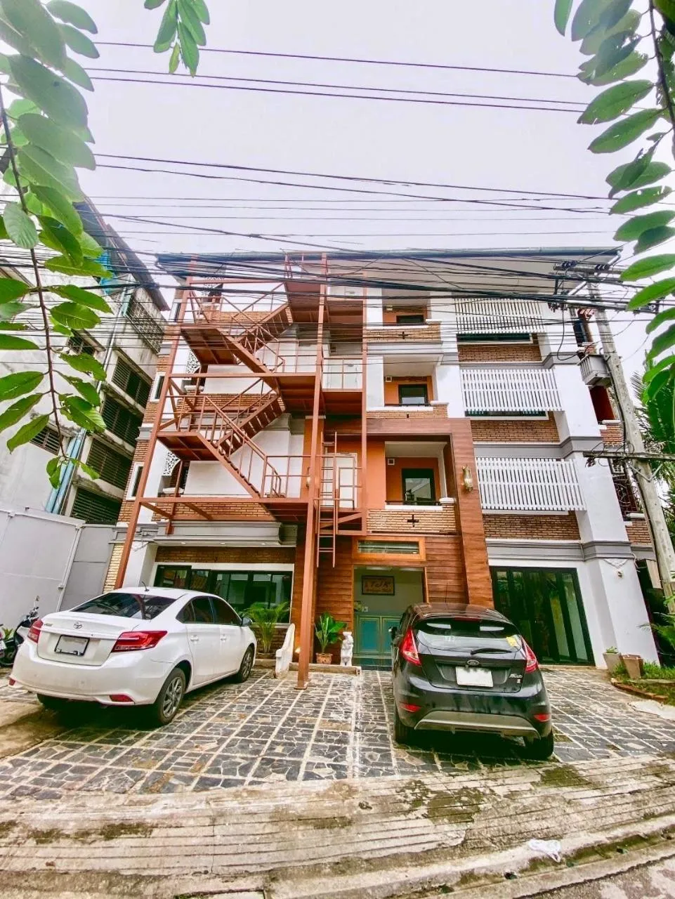 Facade/entrance in TJR Boutique Hotel