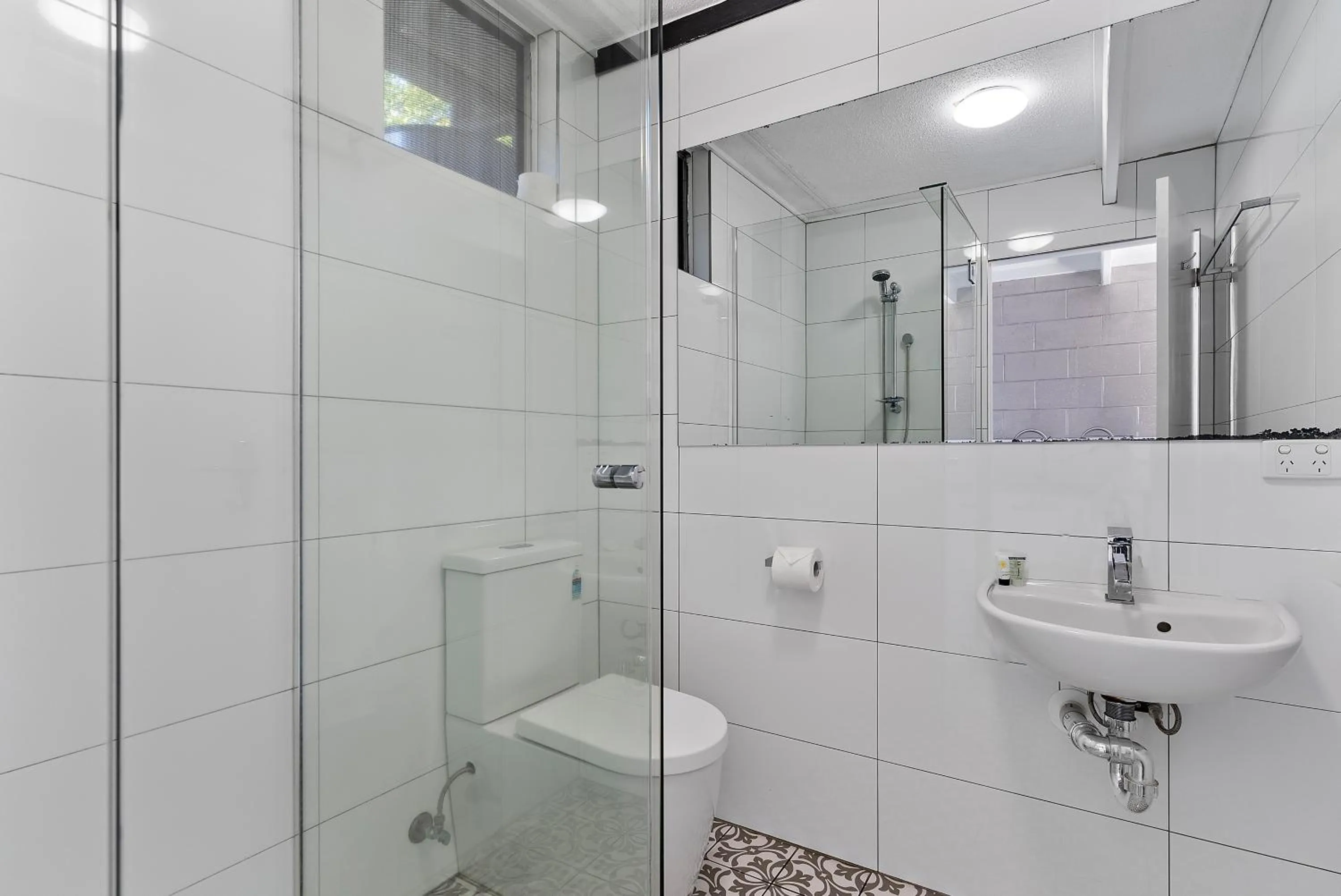 Shower in Buderim Fiesta Motel