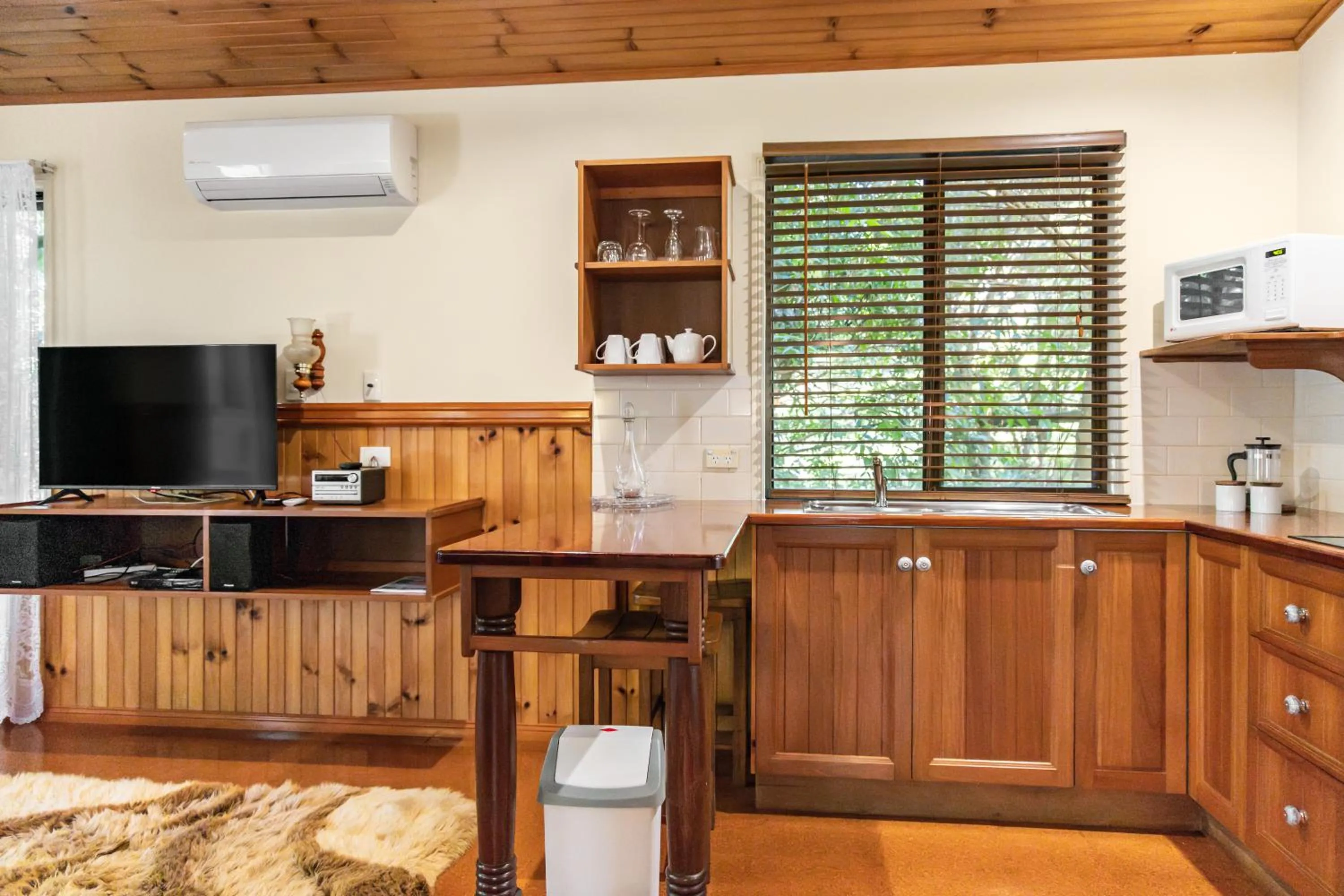 Kitchen or kitchenette in Montville Country Cabins