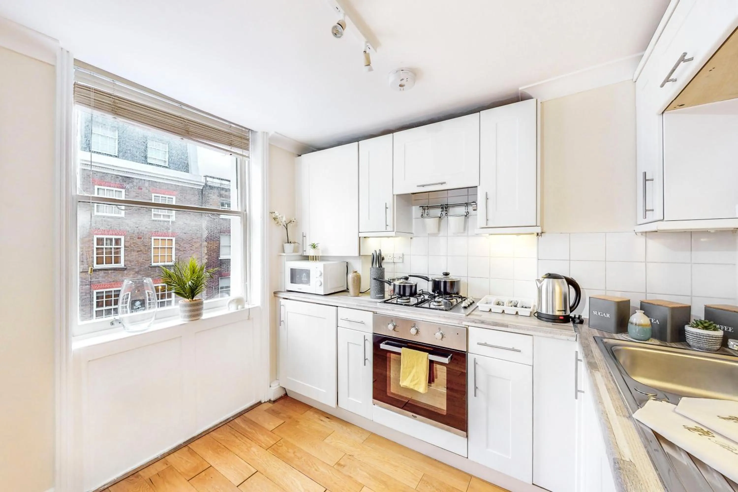 Kitchen or kitchenette in Park Lane Apartments Marble Arch