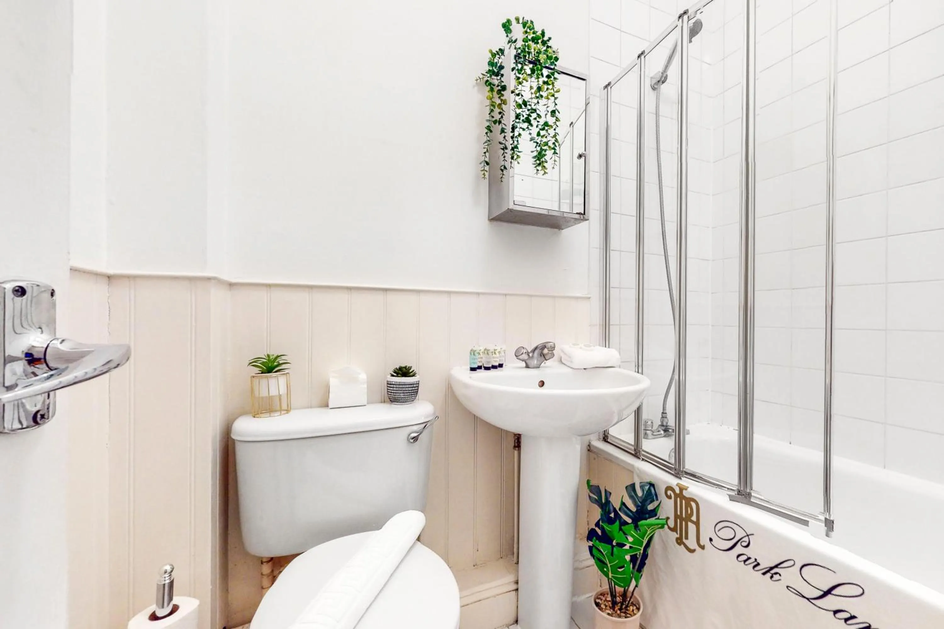 Shower in Park Lane Apartments Marble Arch