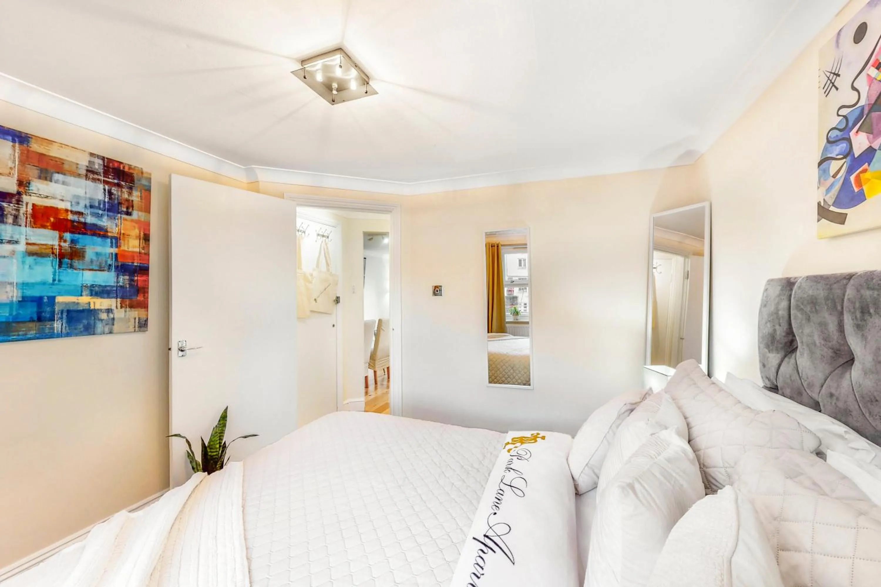 Bed in Park Lane Apartments Marble Arch