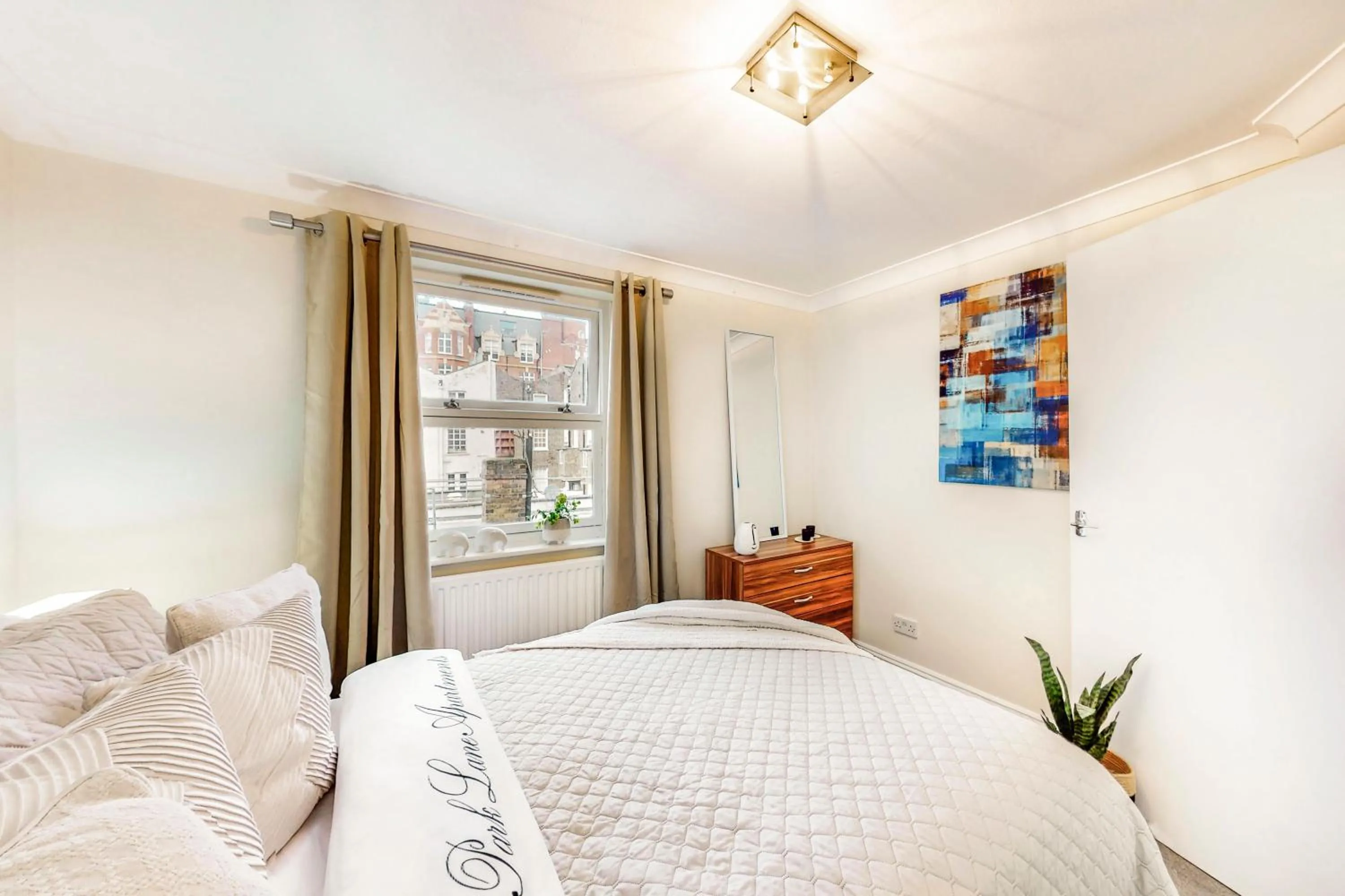 Bed in Park Lane Apartments Marble Arch