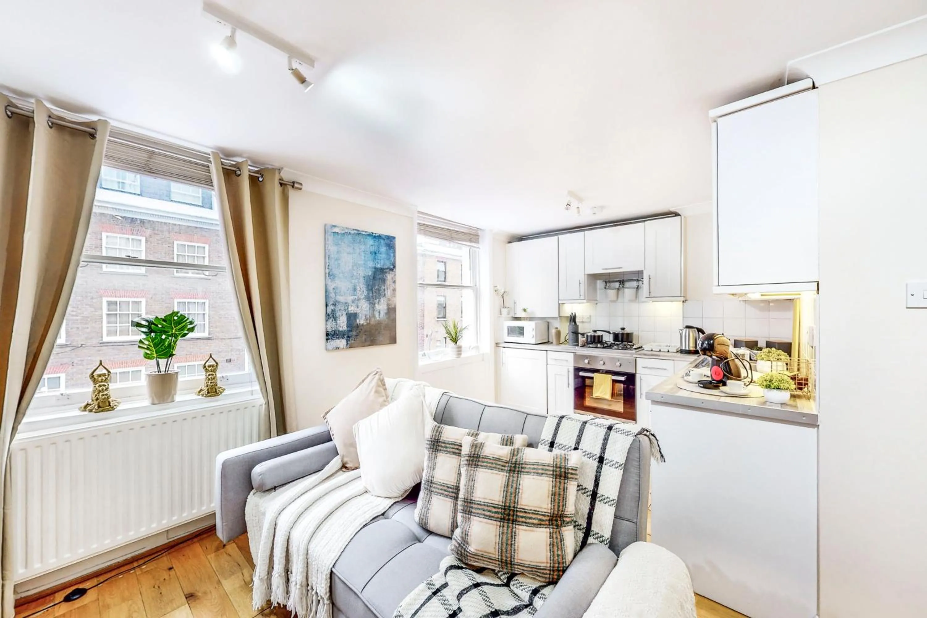 Kitchen or kitchenette in Park Lane Apartments Marble Arch