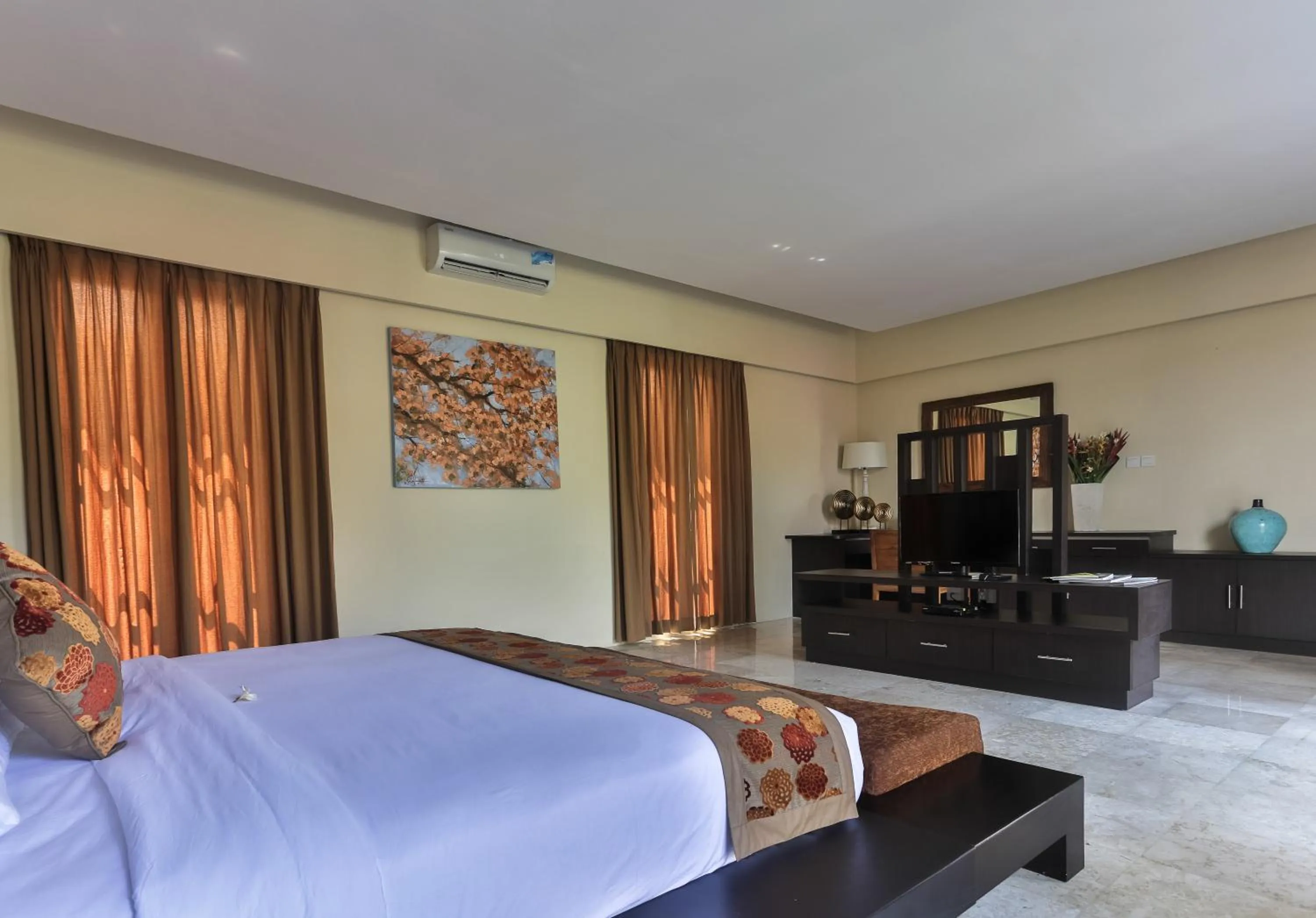 Bed in Villa Kumuda by Nakula