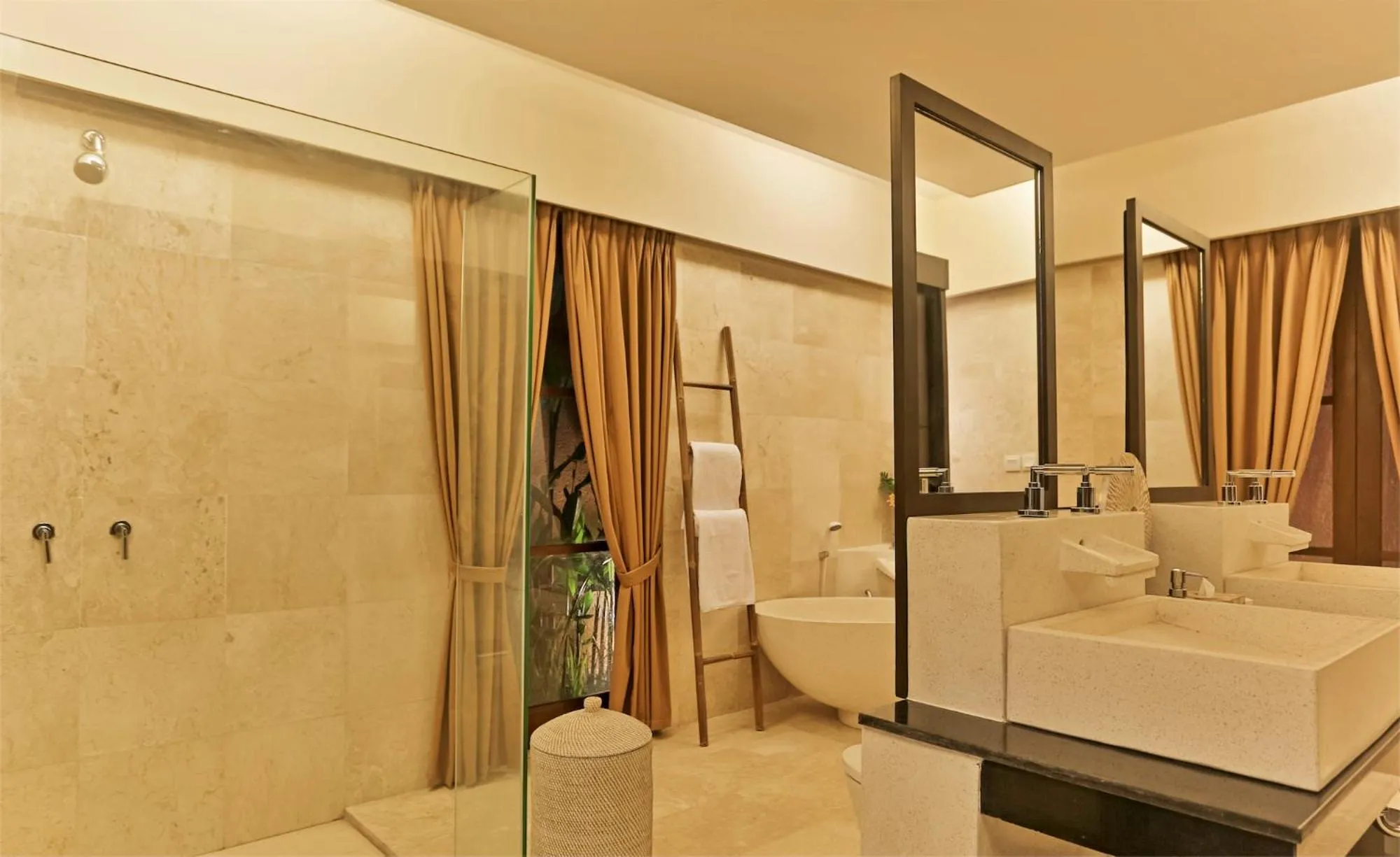 Shower in Villa Kumuda by Nakula