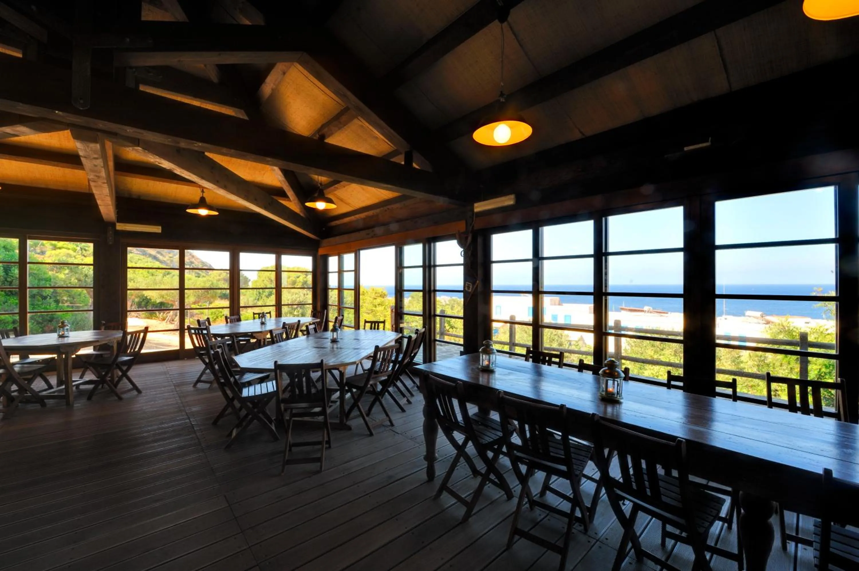 Restaurant/places to eat in Marettimo Residence