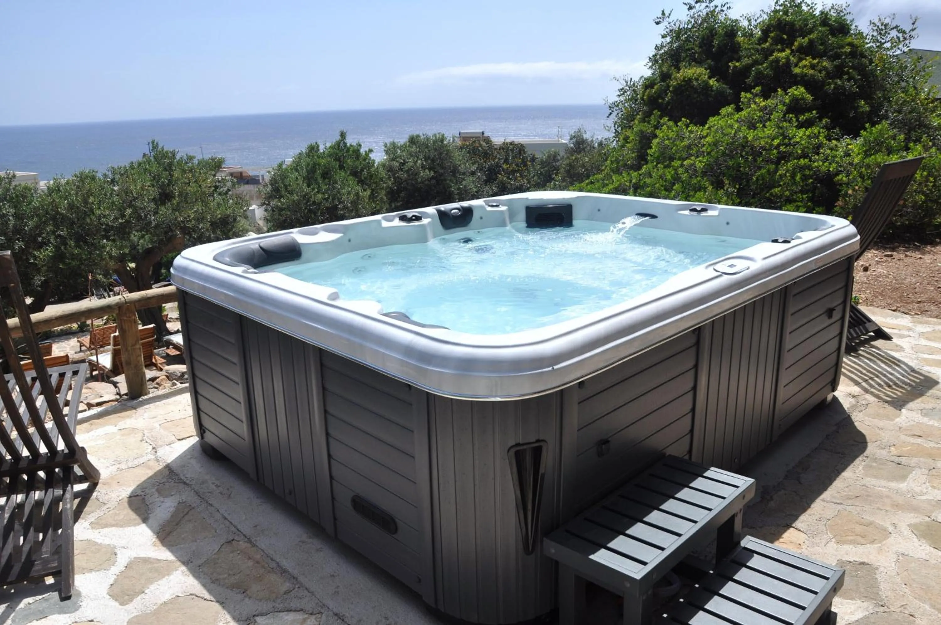 Swimming pool in Marettimo Residence