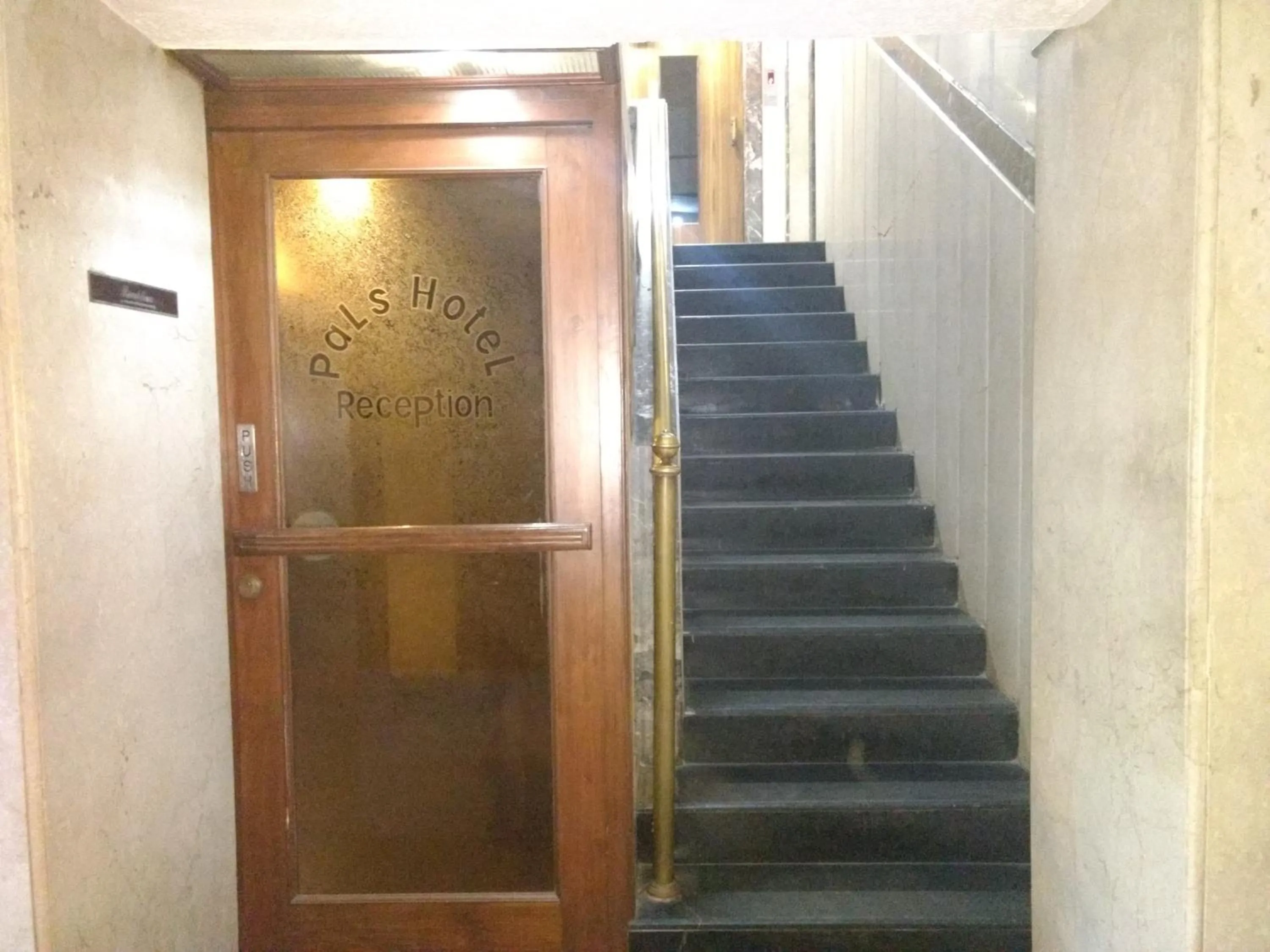 Facade/entrance in Pals Hotel